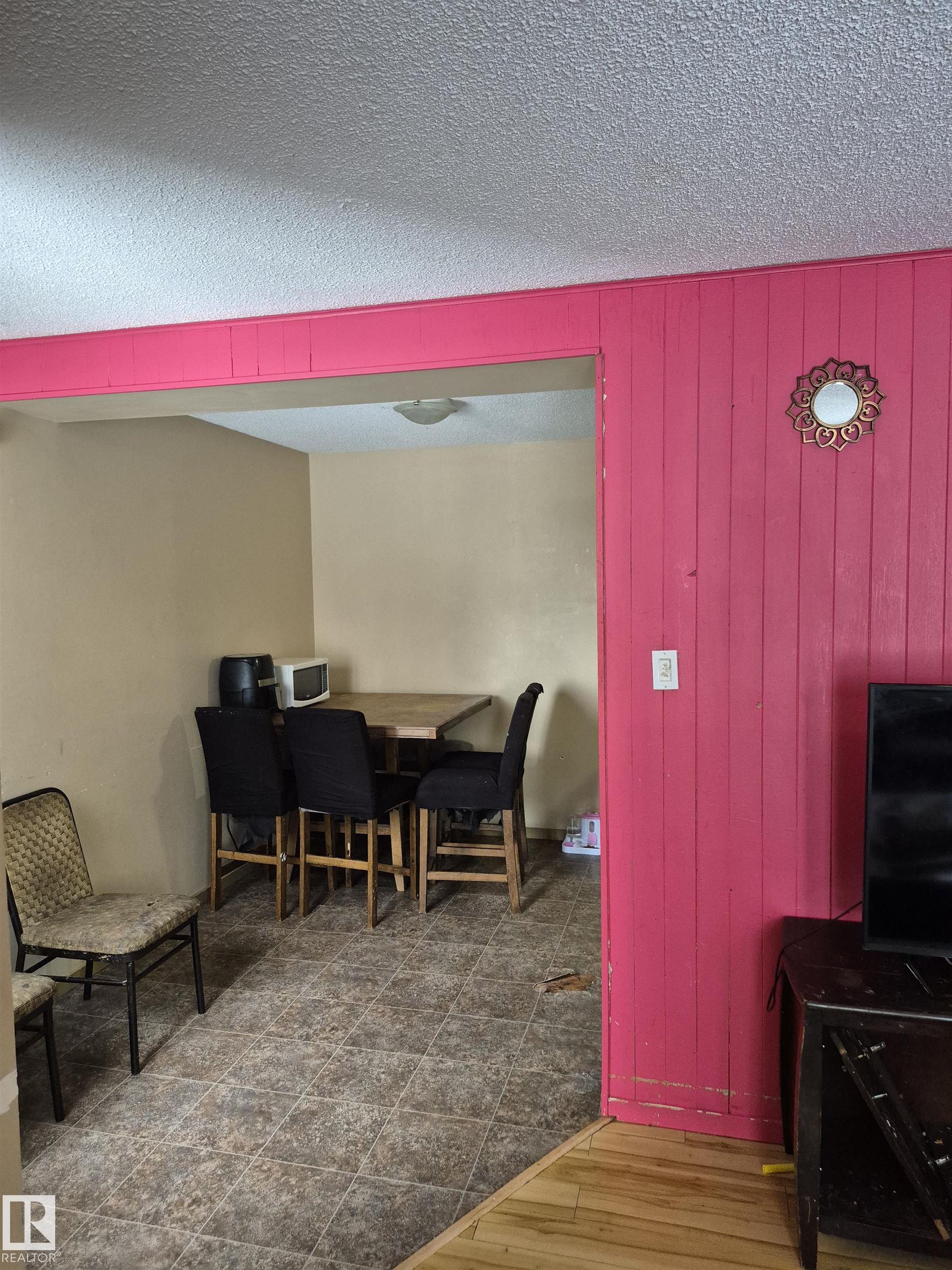 Picture for 4 AMBERLY CT NW