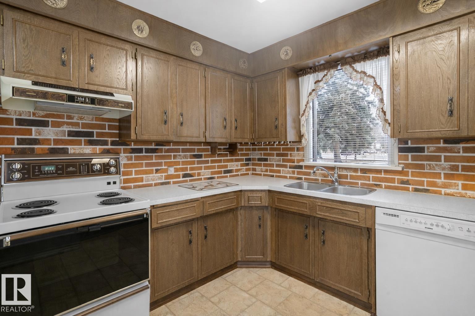 12245 77 Street NW, Elmwood Park, Edmonton