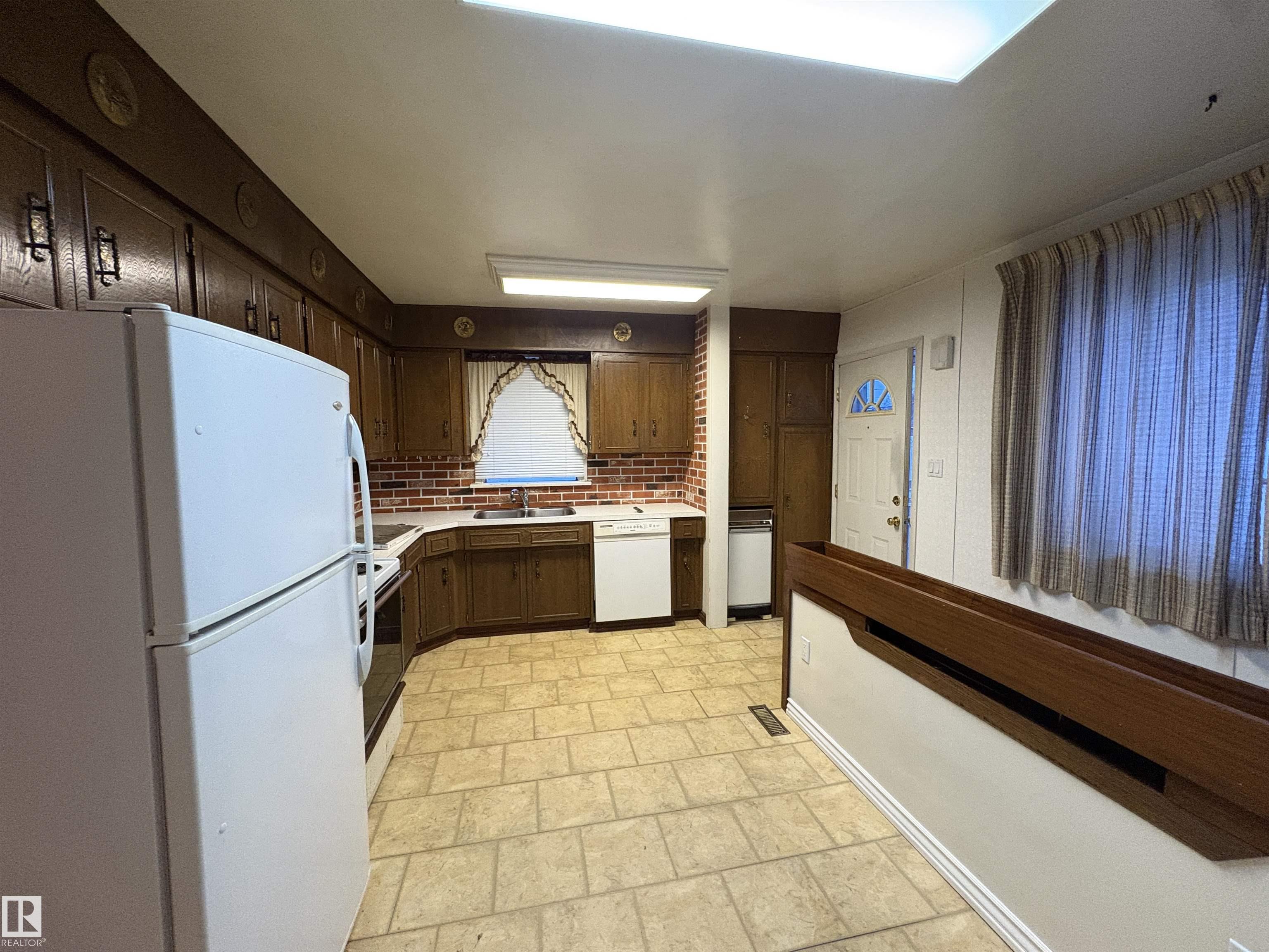 Photo 6 at 12245 77 Street NW, Elmwood Park, Edmonton