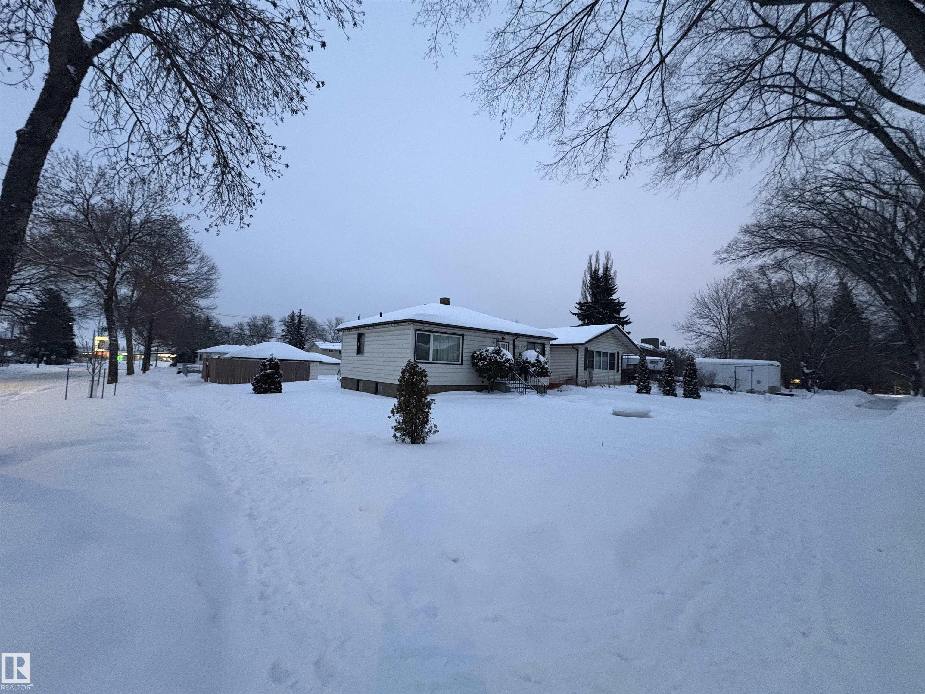 Photo 8 at 12245 77 Street NW, Elmwood Park, Edmonton