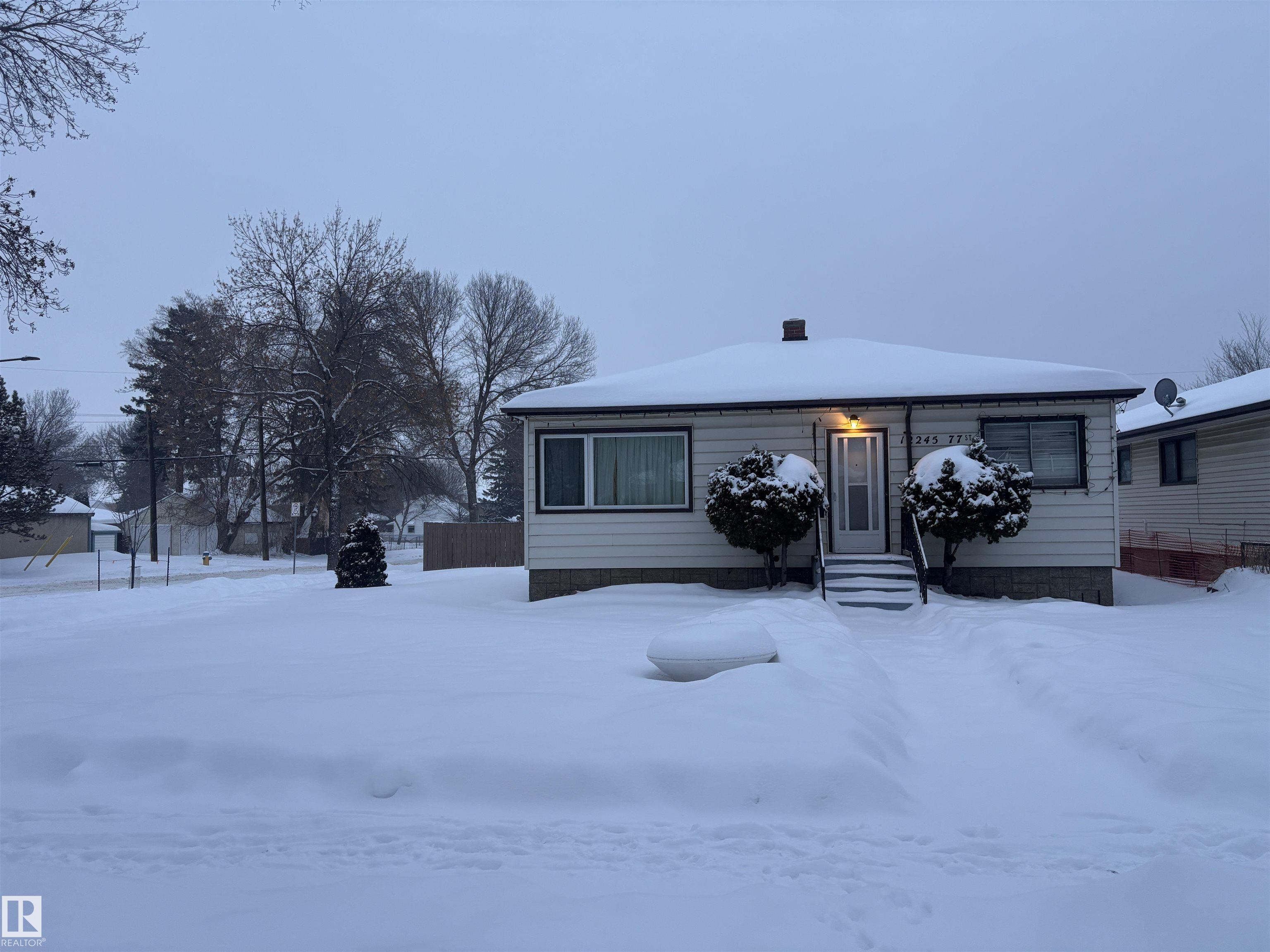 Photo 9 at 12245 77 Street NW, Elmwood Park, Edmonton