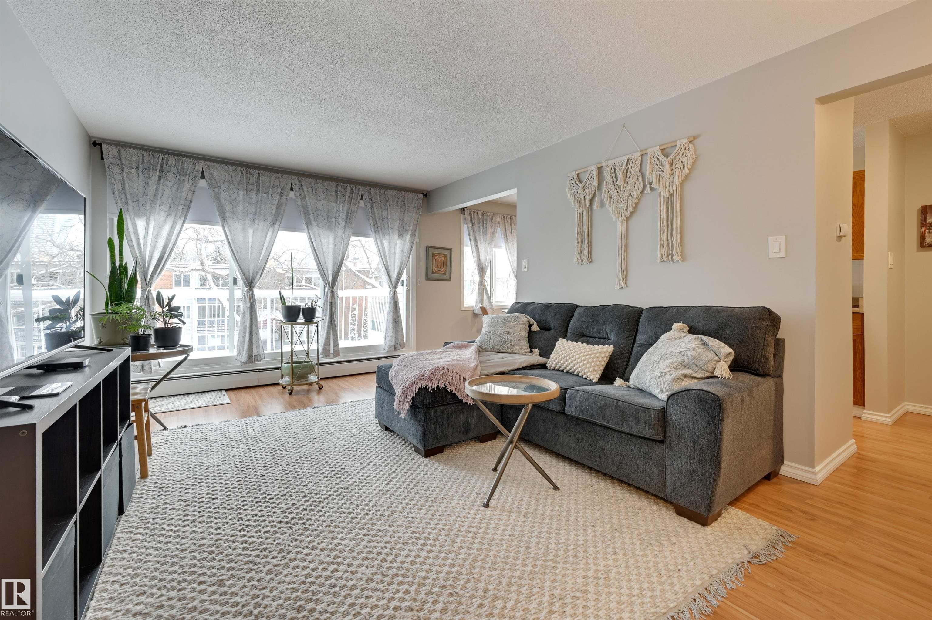 302 - 10230 114 Street NW, Wîhkwêntôwin, Edmonton