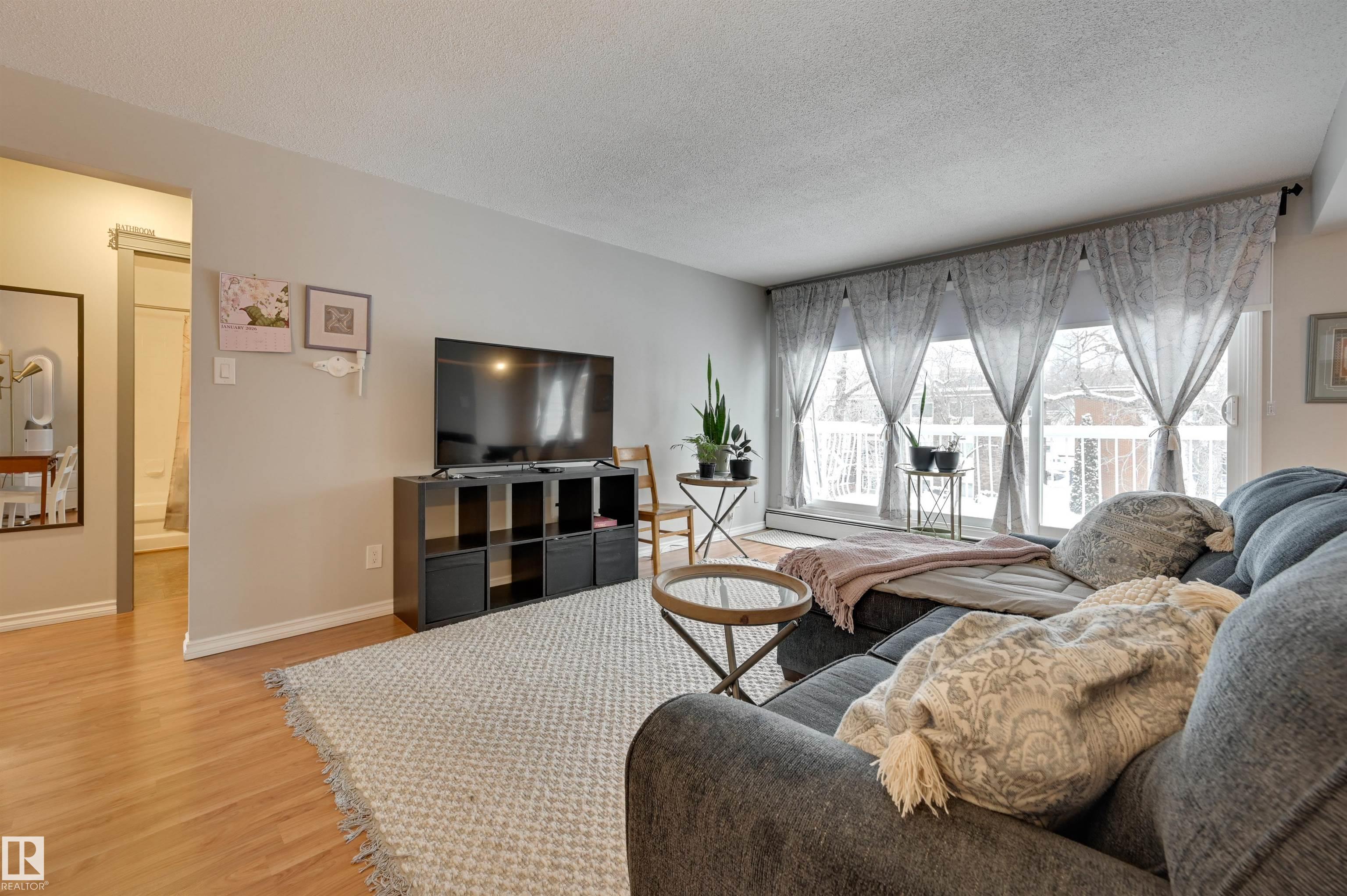 Photo 8 at 302 - 10230 114 Street NW, Wîhkwêntôwin, Edmonton