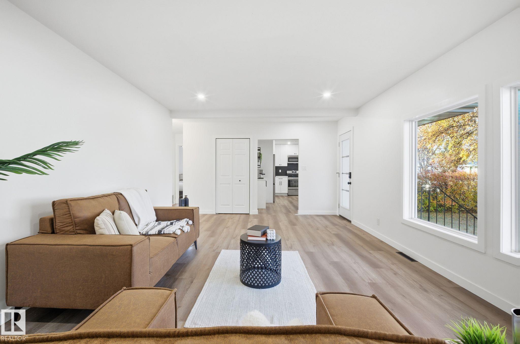 Photo 6 at 13507 124 Avenue NW, Dovercourt, Edmonton