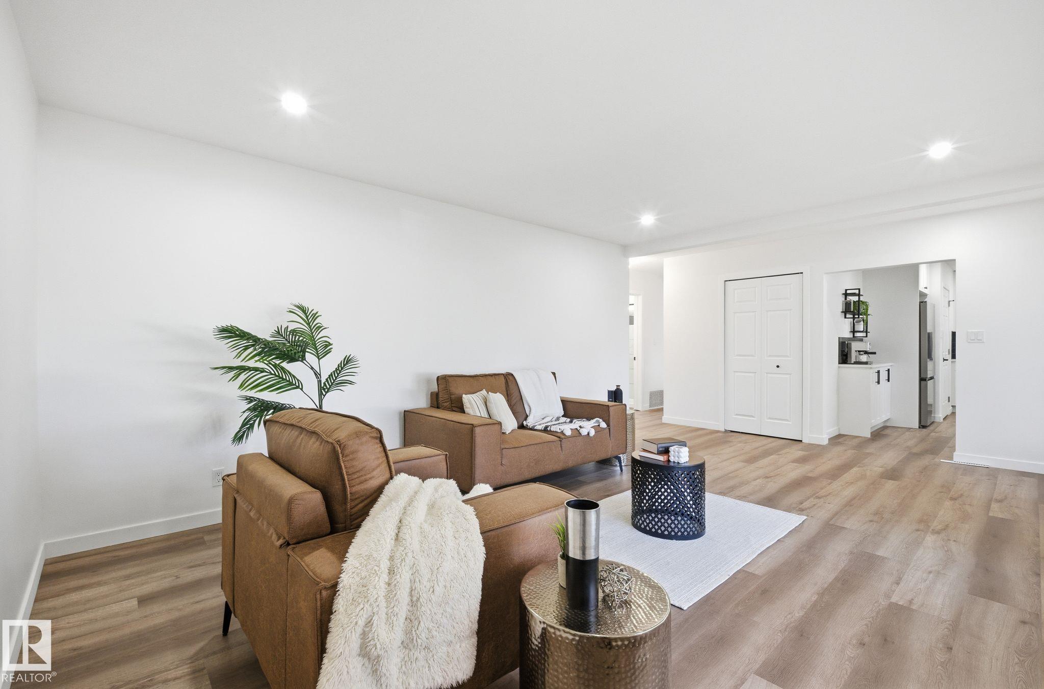 Photo 7 at 13507 124 Avenue NW, Dovercourt, Edmonton