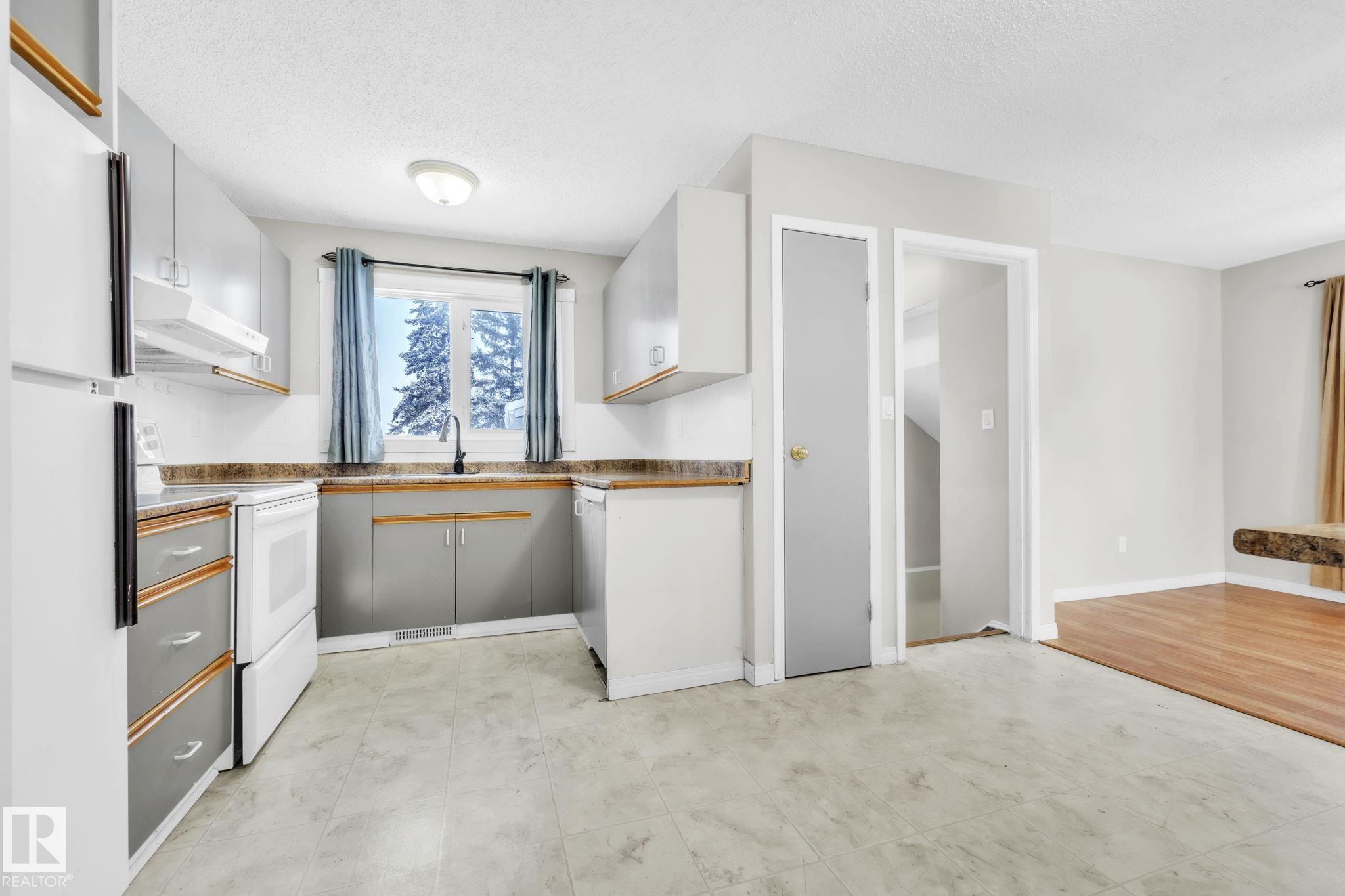 Photo 17 at 9208 99a Avenue, Morinville