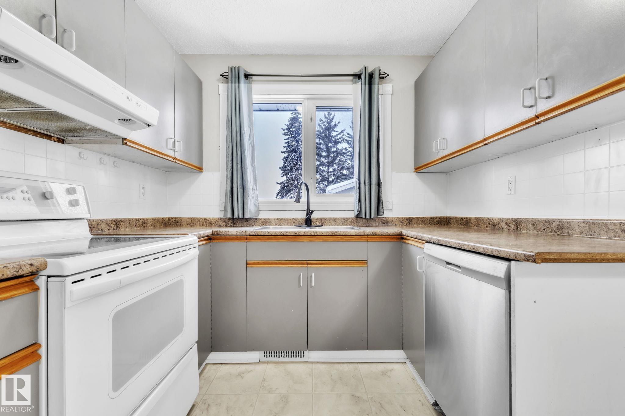 Photo 19 at 9208 99a Avenue, Morinville