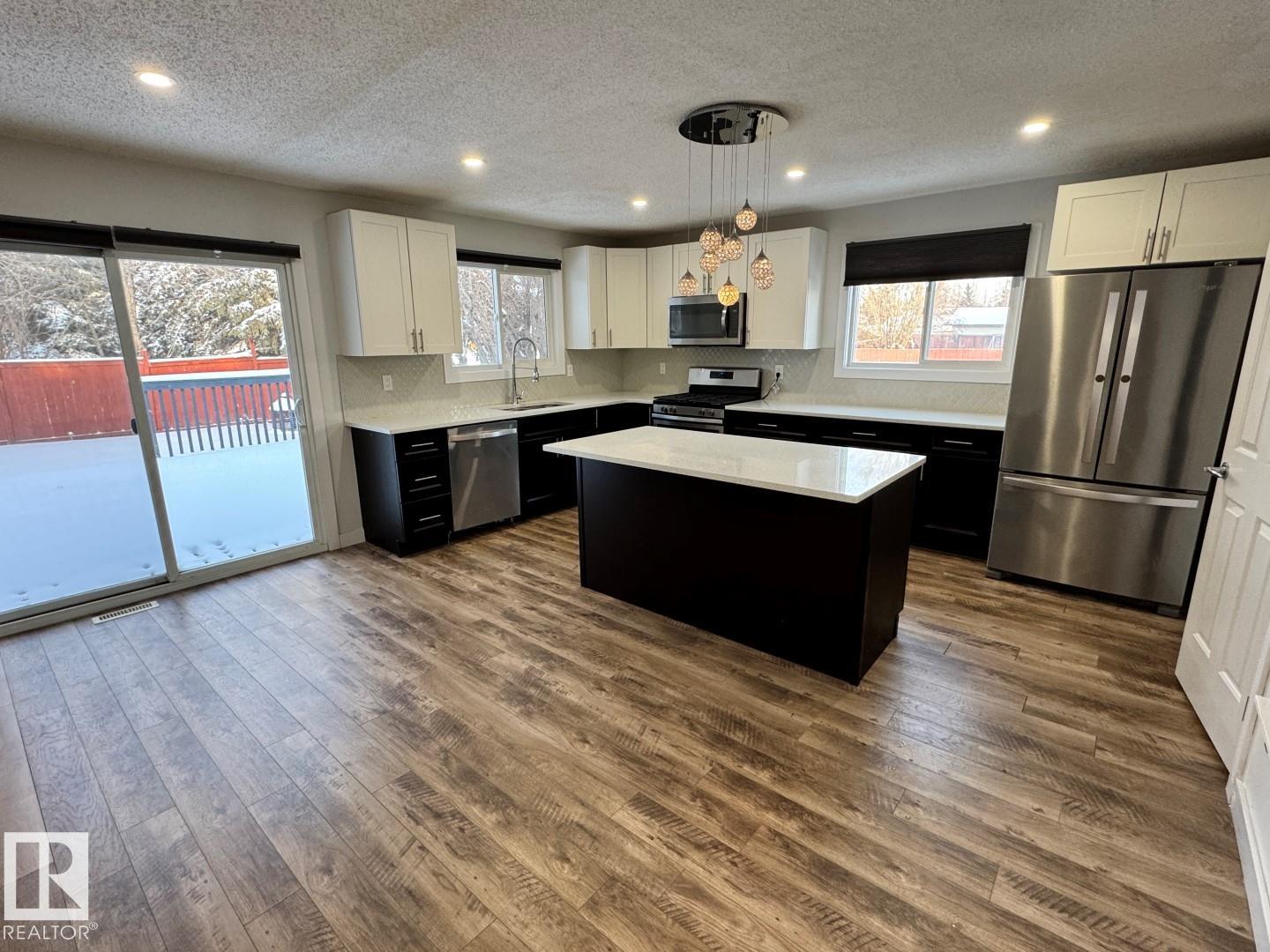 18404 66 Avenue NW, Ormsby Place, Edmonton