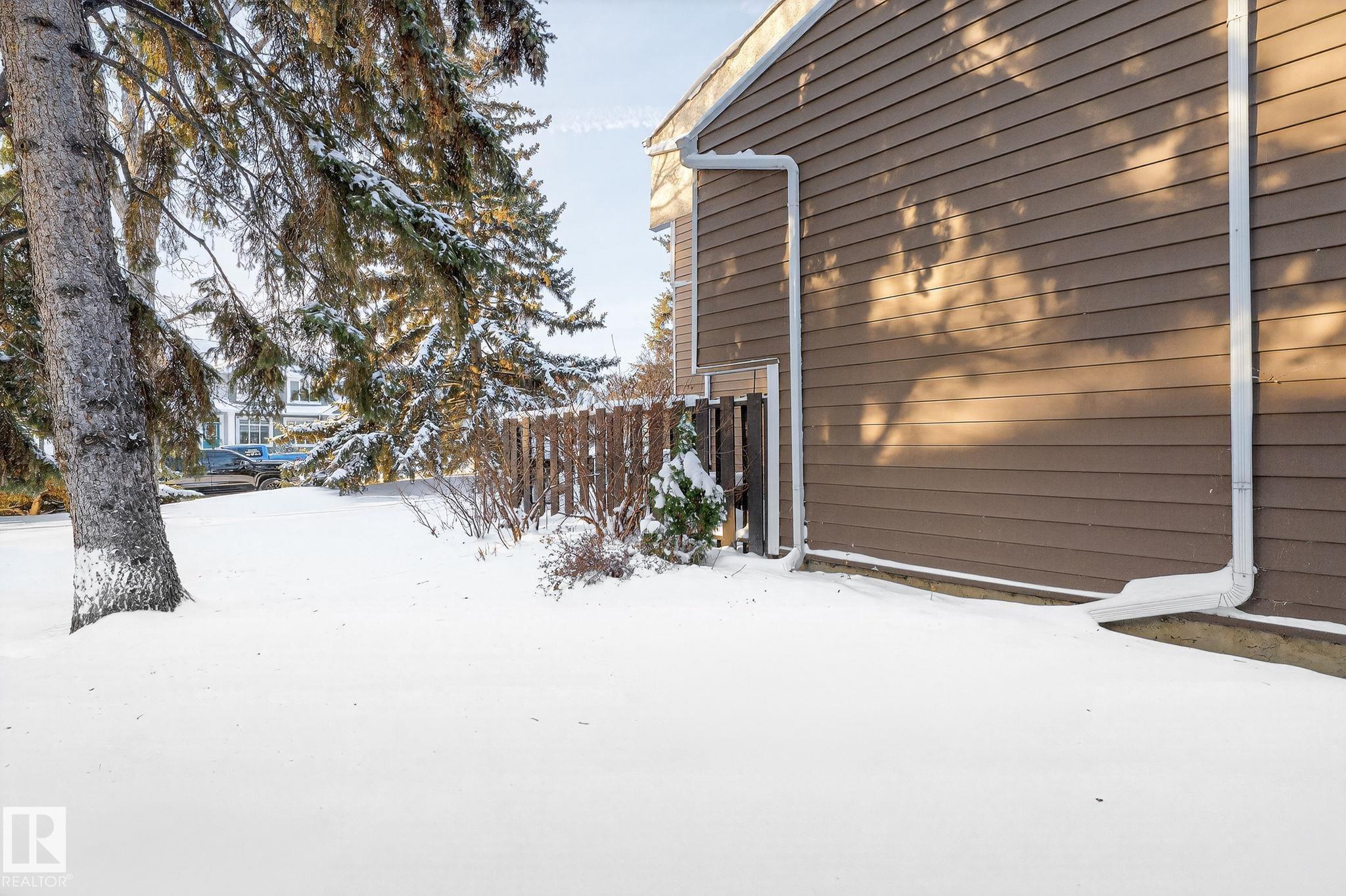 Photo 10 at 1037 Millbourne Rd E NW, Michaels Park, Edmonton