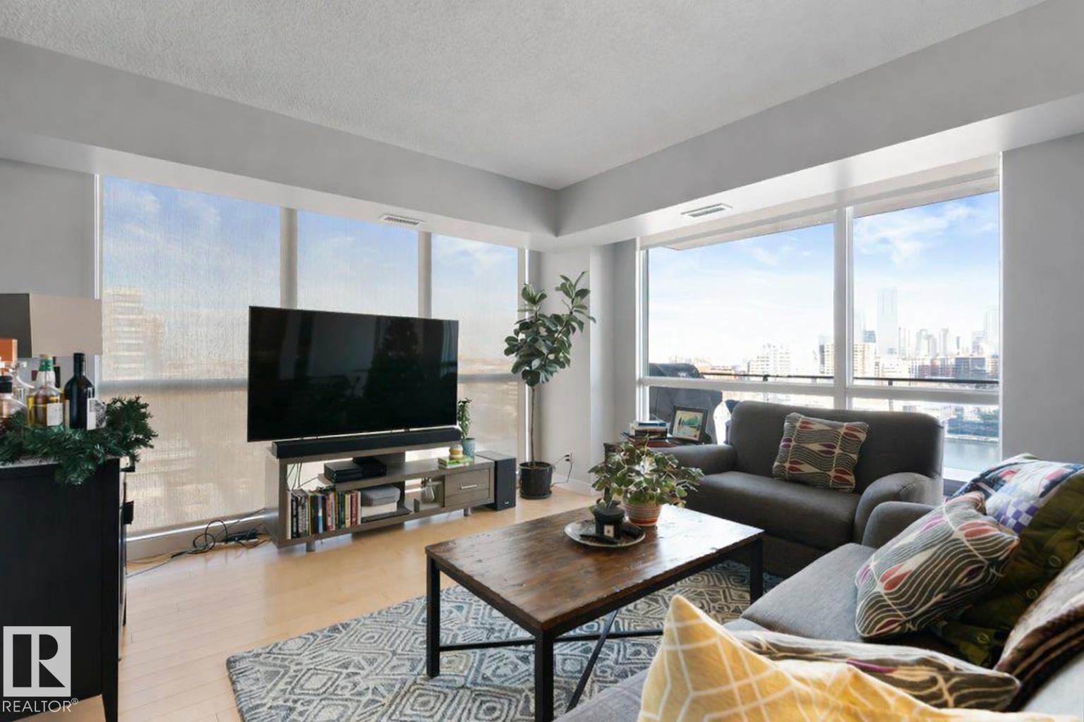 1104 - 10046 117 Street NW, Wîhkwêntôwin, Edmonton