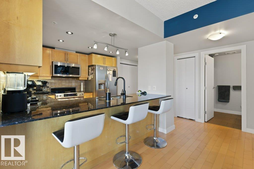 Photo 8 at 1104 - 10046 117 Street NW, Wîhkwêntôwin, Edmonton