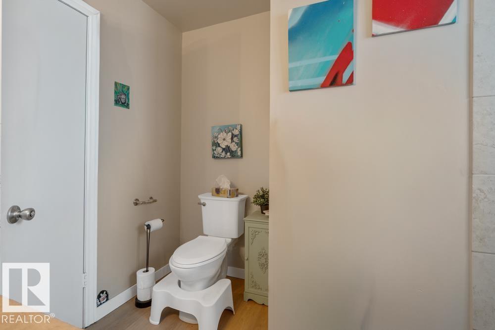 Photo 11 at 8705-8707 122 Avenue NW, Eastwood, Edmonton