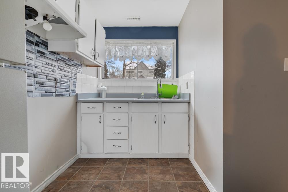 Photo 16 at 8705-8707 122 Avenue NW, Eastwood, Edmonton