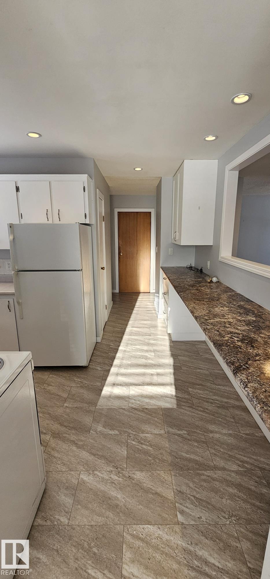 Photo 11 at 10712 159 Street NW, Mayfield, Edmonton