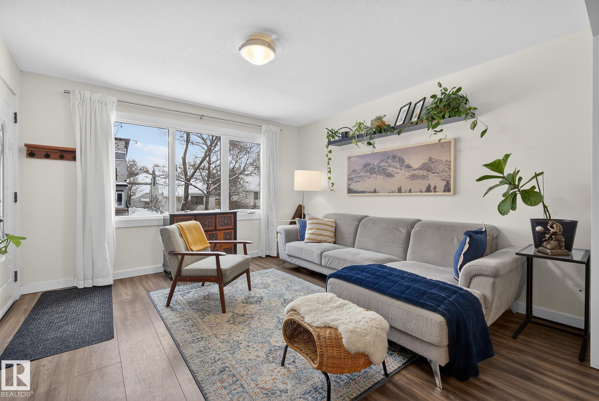 Photo 6 at 9022 92 Street NW, Bonnie Doon, Edmonton