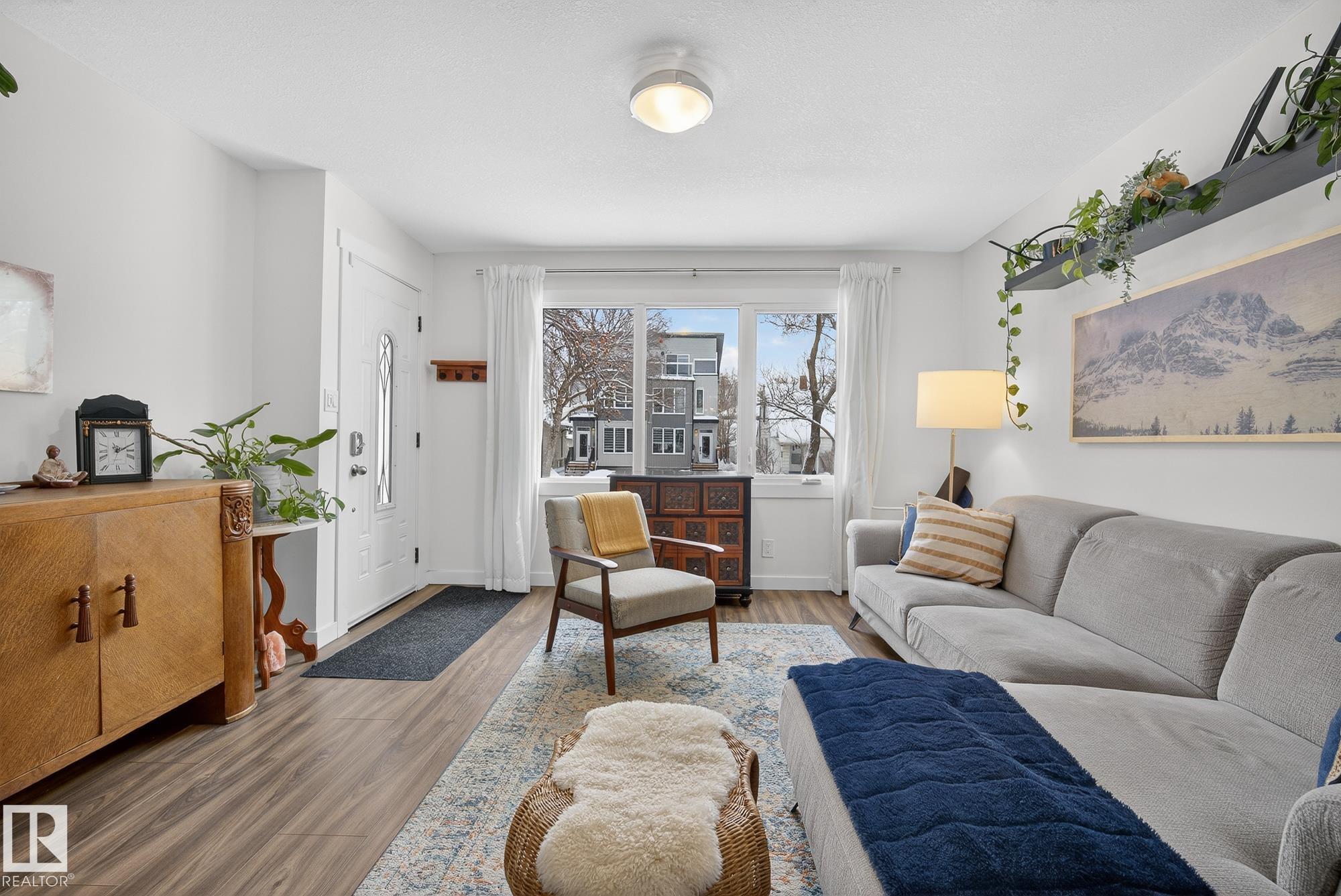 Photo 7 at 9022 92 Street NW, Bonnie Doon, Edmonton