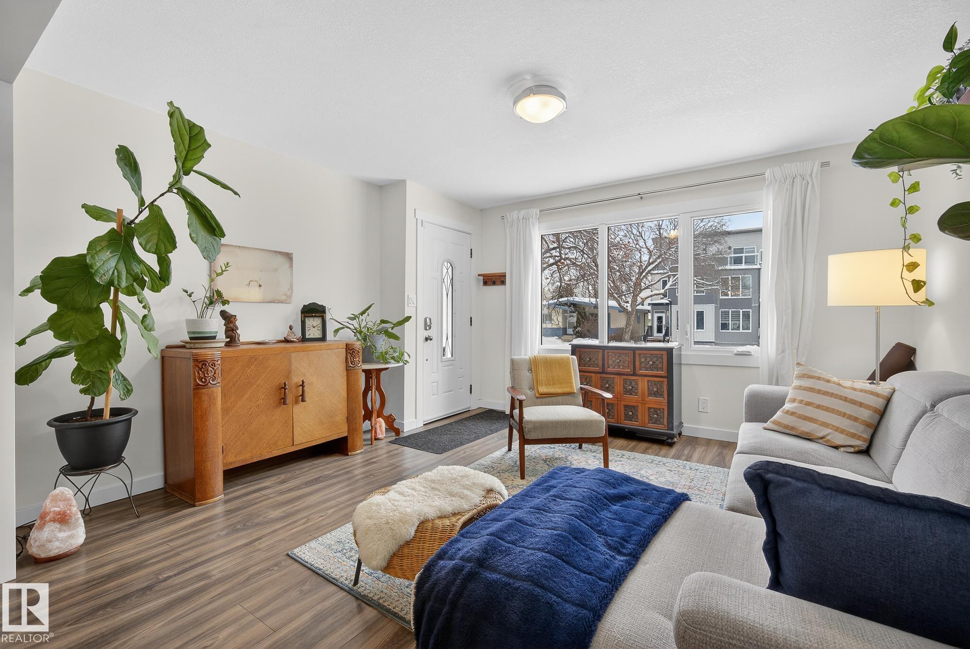 Photo 8 at 9022 92 Street NW, Bonnie Doon, Edmonton