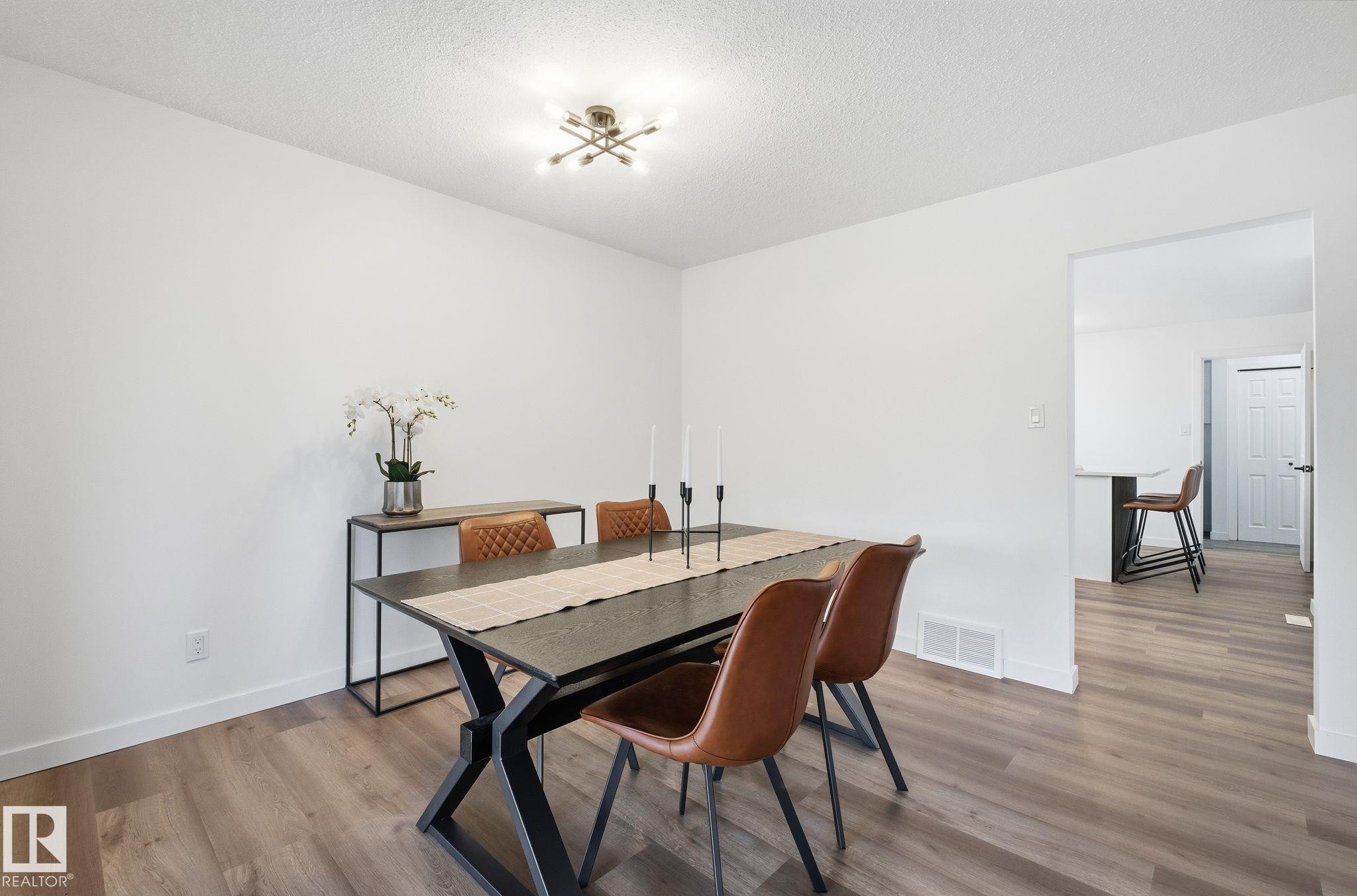 Photo 10 at 2722 104a Street NW, Ermineskin, Edmonton