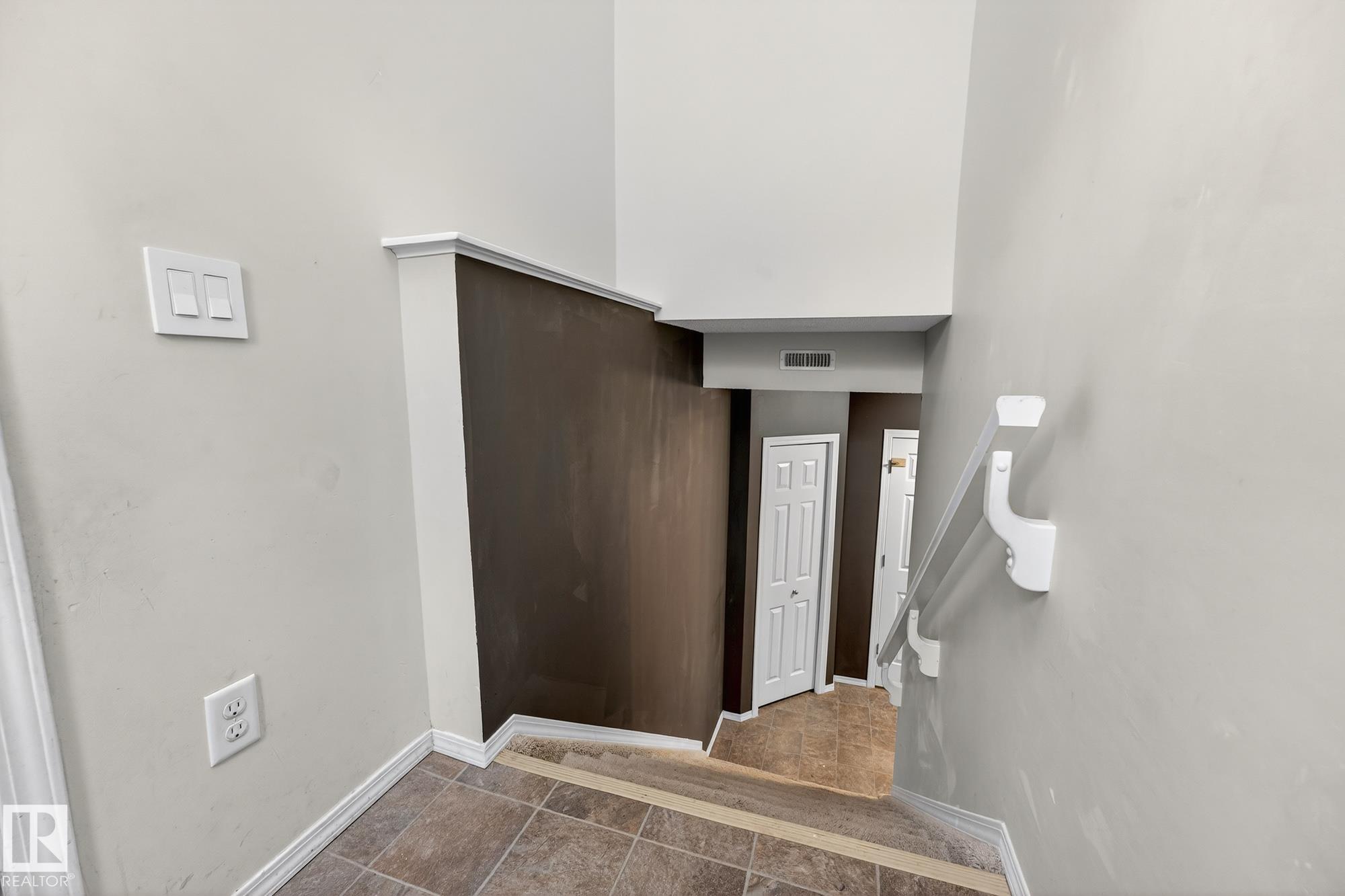 19 - 6520 2 Avenue SW, Charlesworth, Edmonton