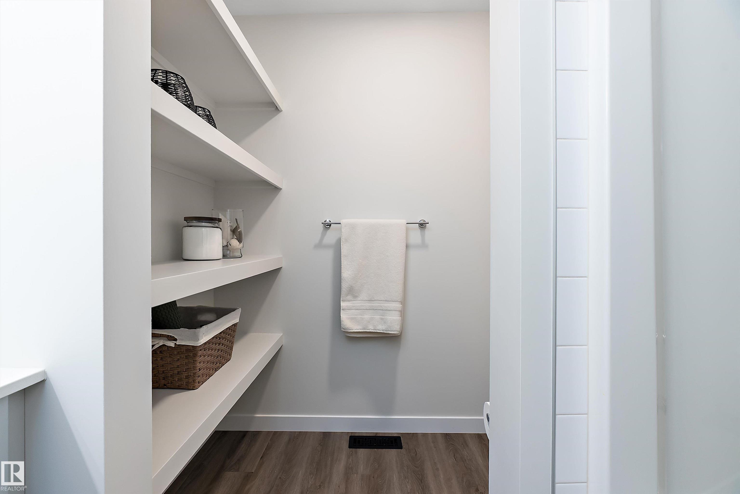 Photo 34 at 21 Rolston Court, Robinson, Leduc