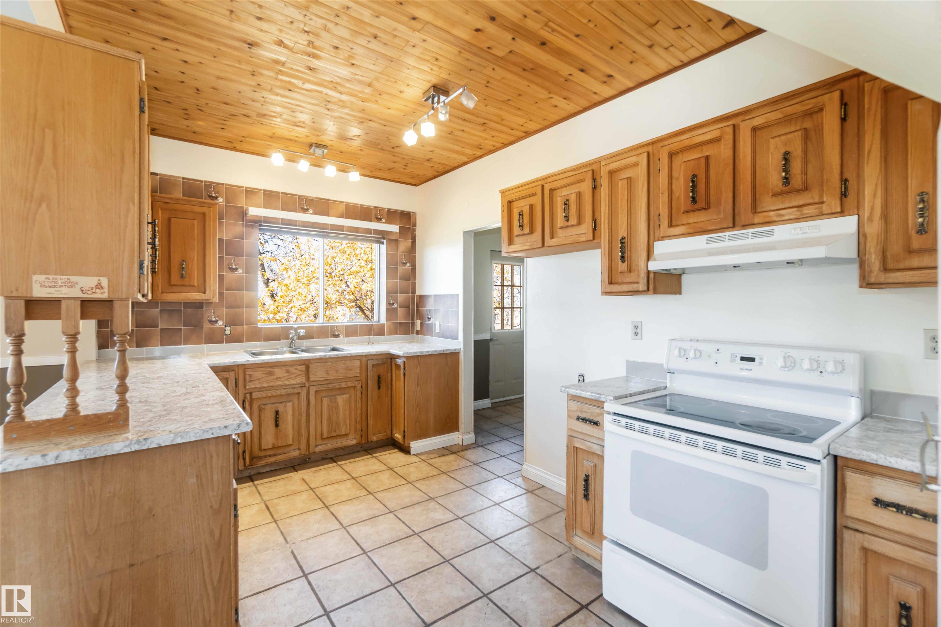 Photo 13 at 57312 Rr 222, None, Rural Sturgeon County