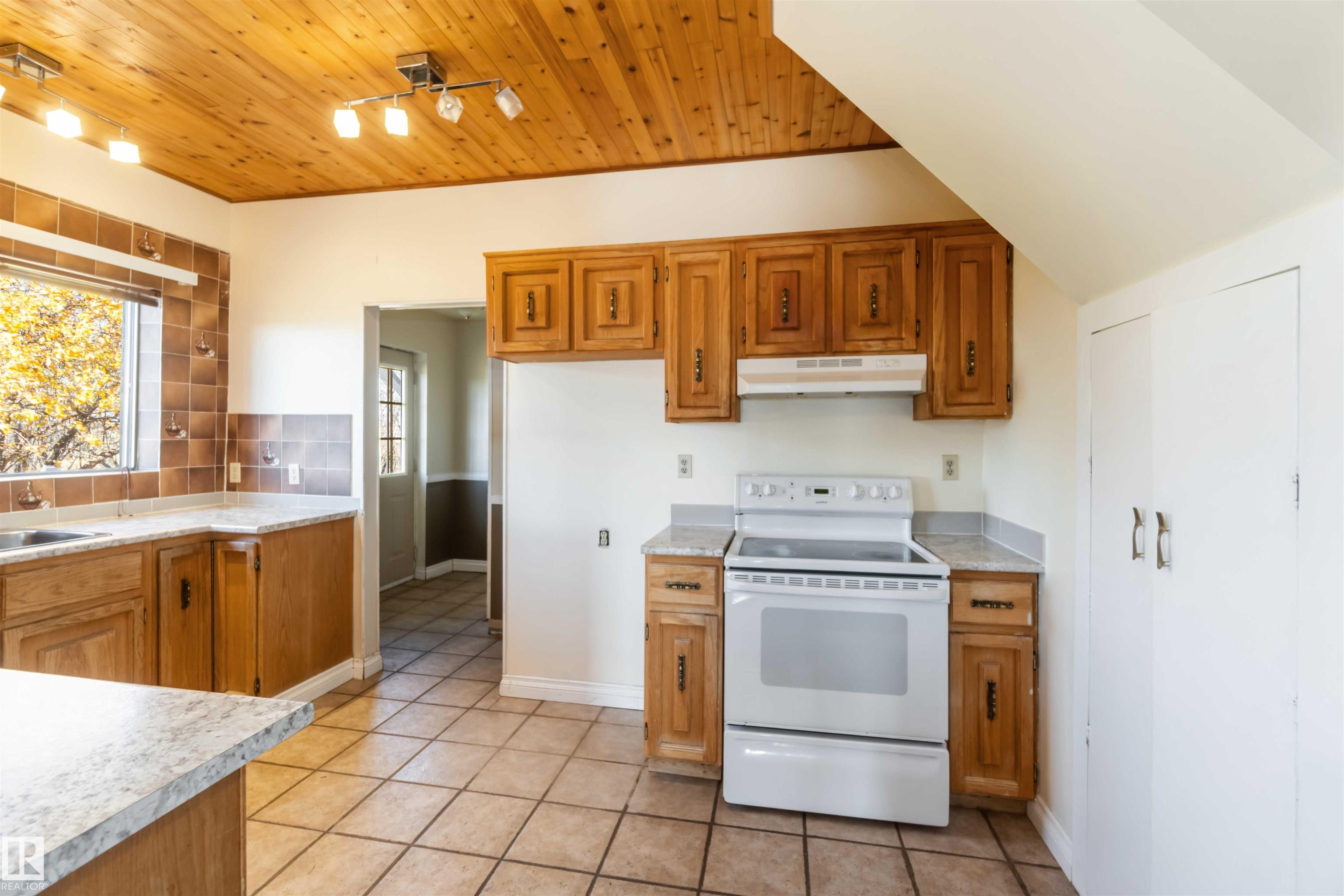 Photo 14 at 57312 Rr 222, None, Rural Sturgeon County