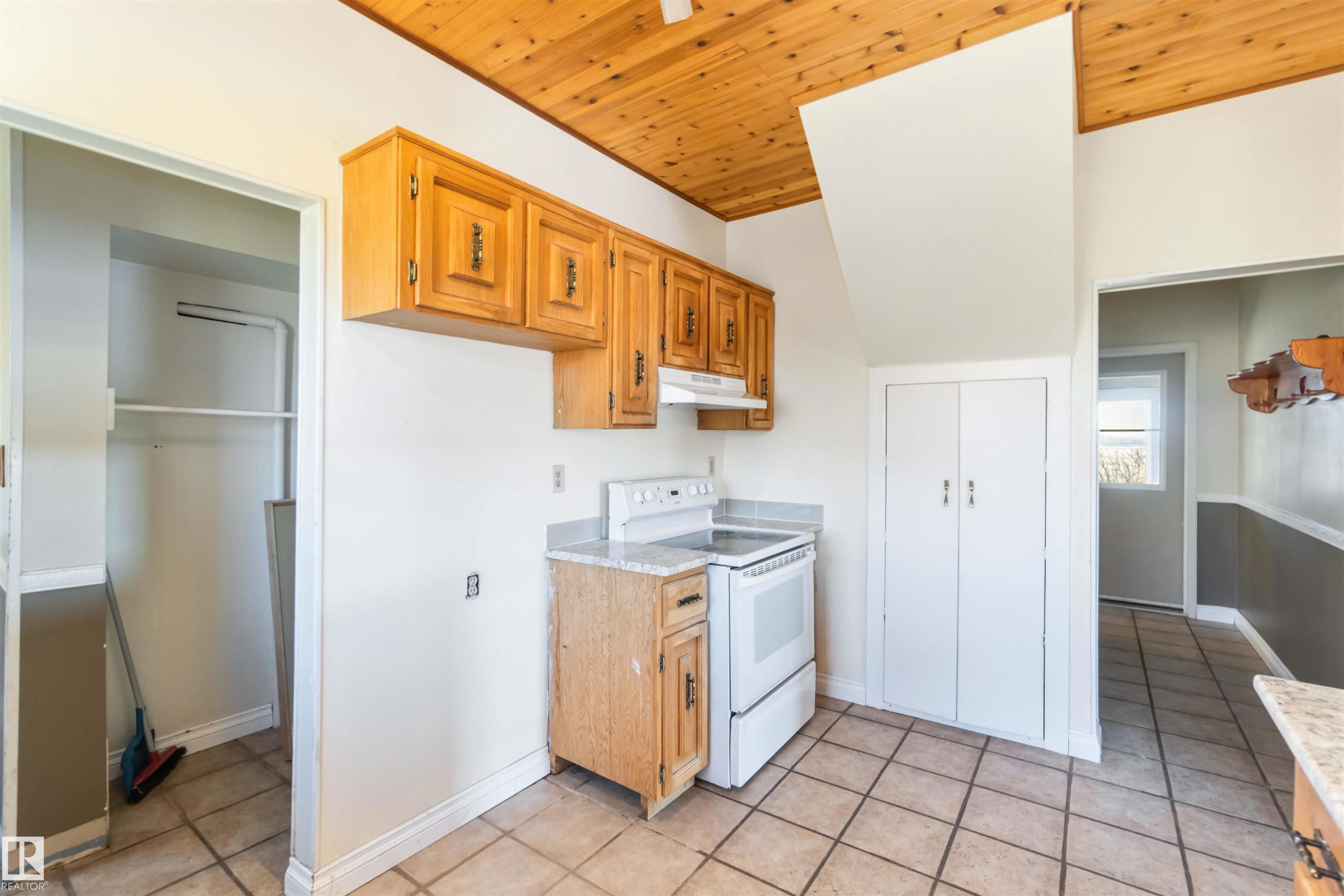 Photo 15 at 57312 Rr 222, None, Rural Sturgeon County