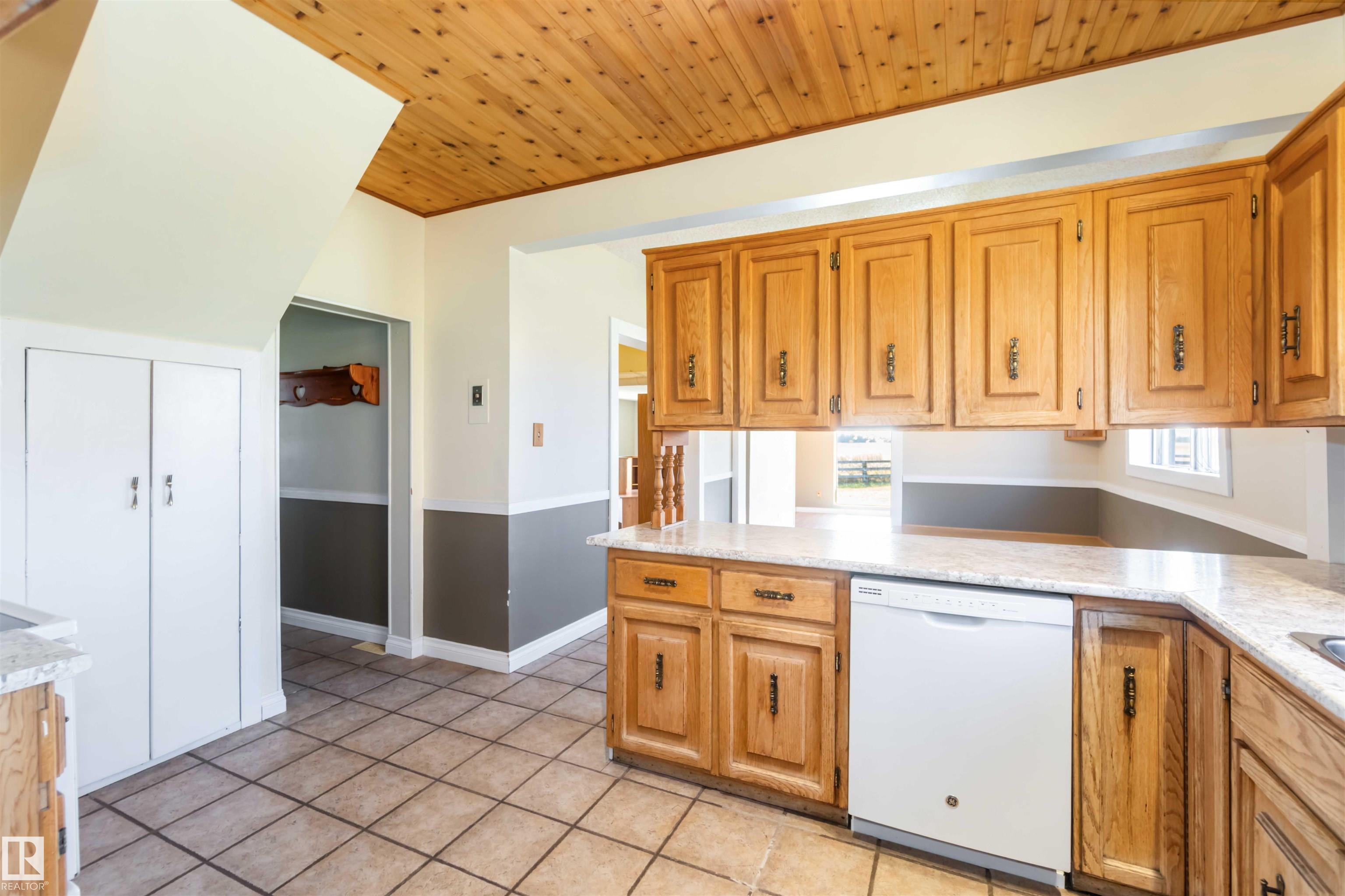 Photo 16 at 57312 Rr 222, None, Rural Sturgeon County