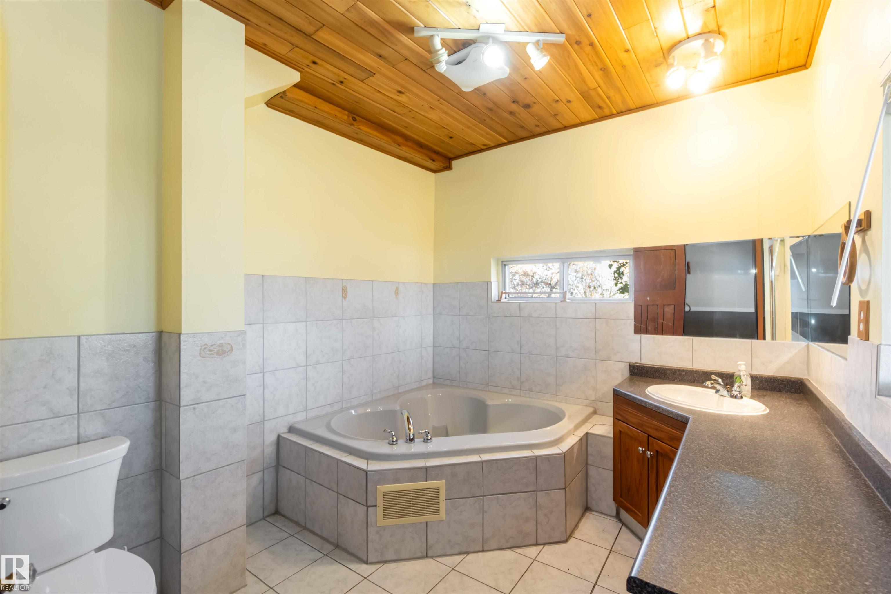 Photo 17 at 57312 Rr 222, None, Rural Sturgeon County