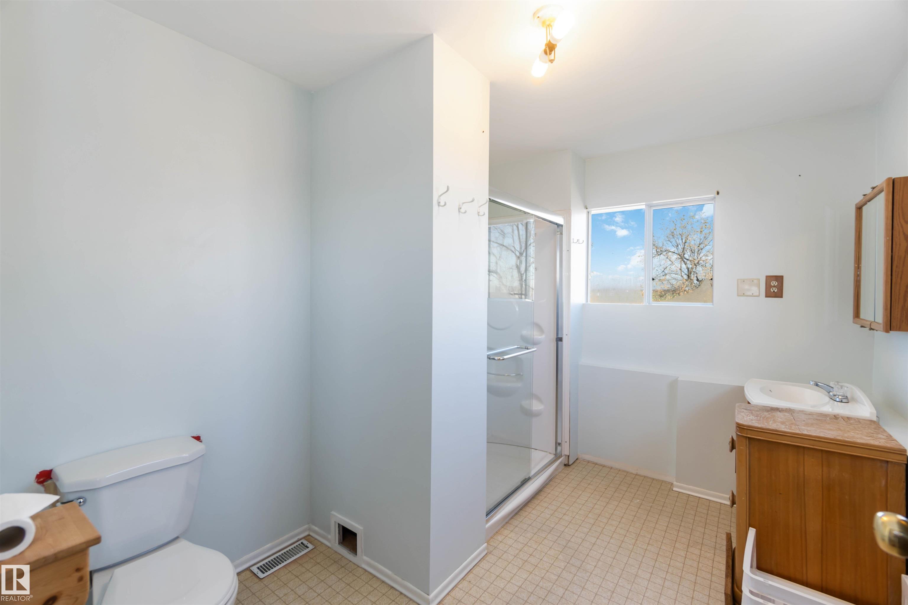 Photo 25 at 57312 Rr 222, None, Rural Sturgeon County