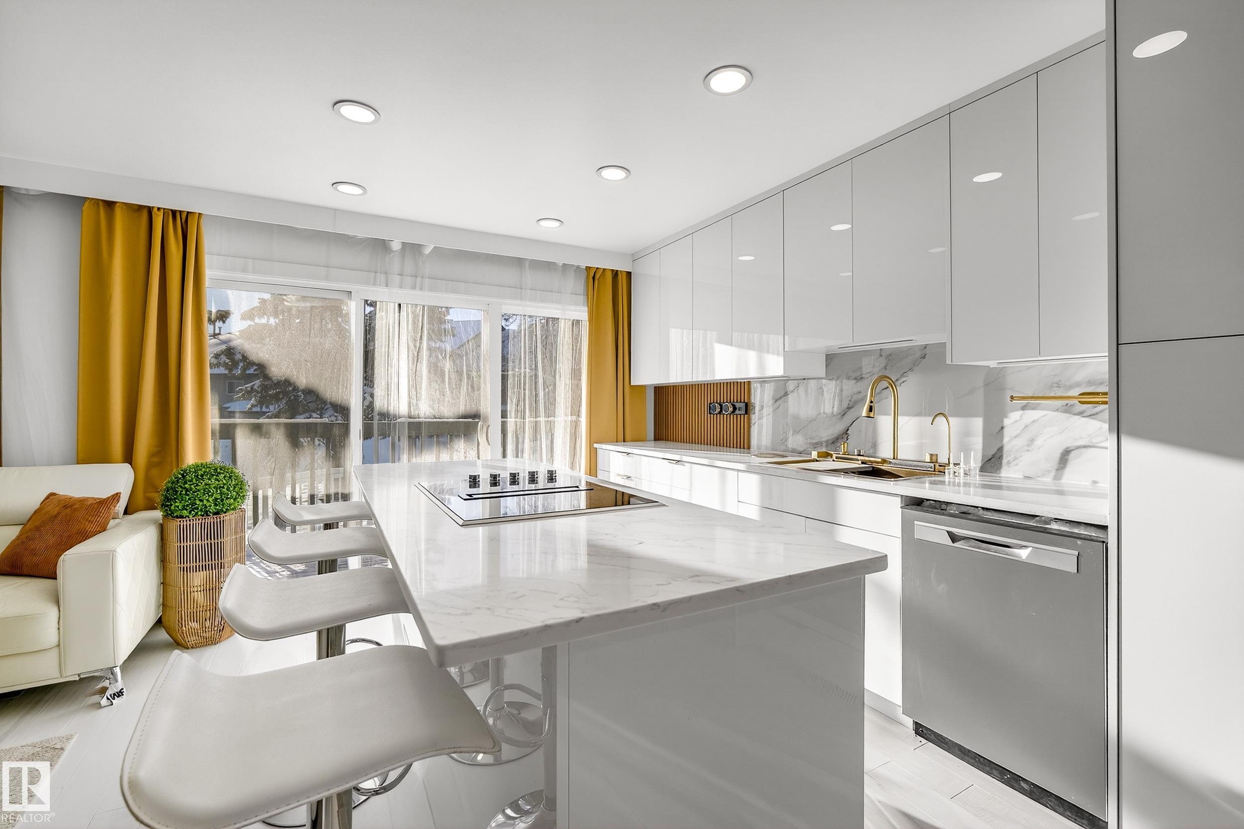 11A Meadowlark Village NW, West Meadowlark Park, Edmonton