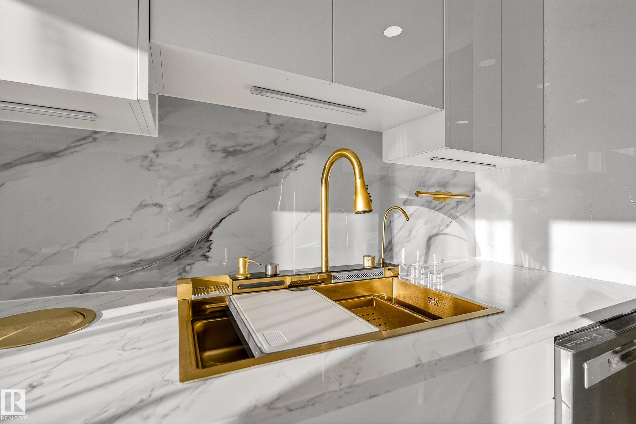 Photo 8 at 11A Meadowlark Village NW, West Meadowlark Park, Edmonton