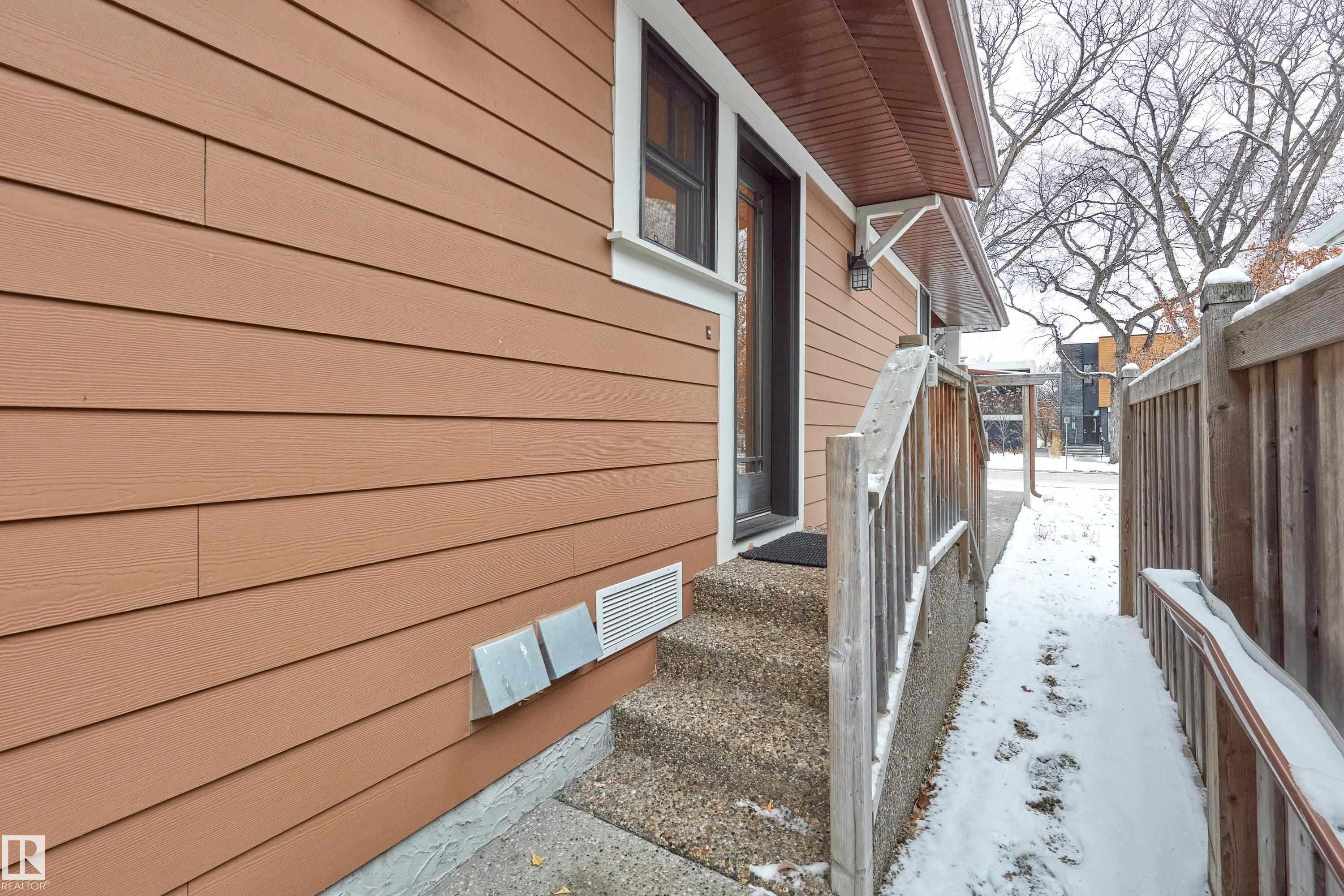 Photo 32 at 9135 117 Street NW, Windsor Park, Edmonton