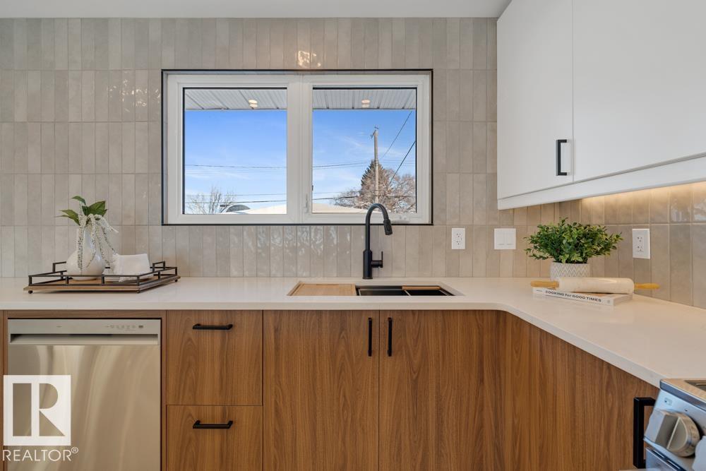 Photo 10 at 6408 88 Avenue NW, Kenilworth, Edmonton