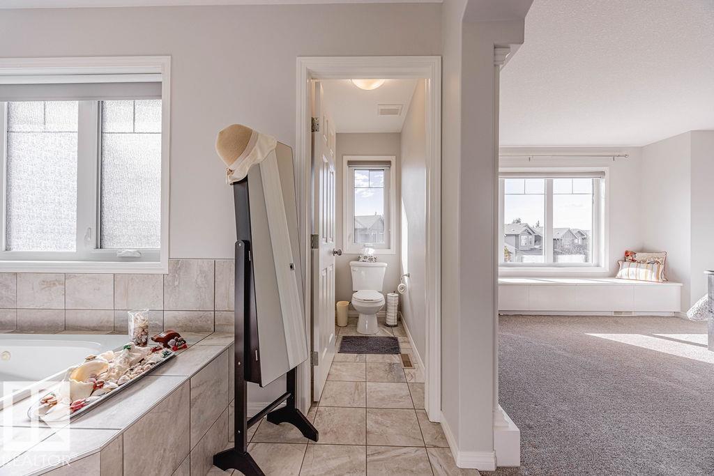 Photo 34 at 1019 Coopers Hawk Link NW, Hawks Ridge, Edmonton