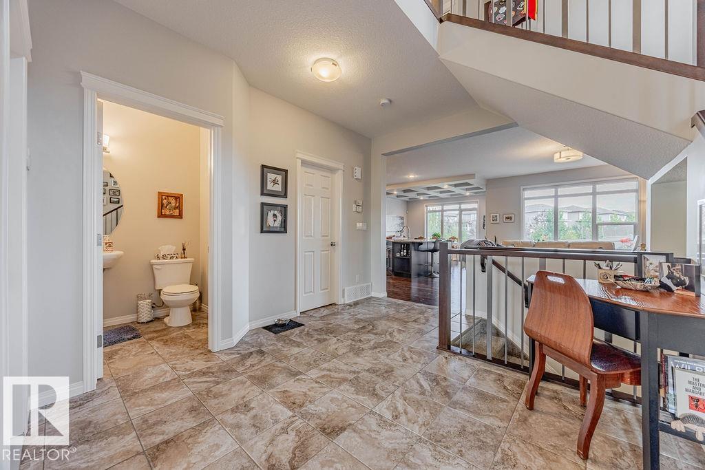 Photo 6 at 1019 Coopers Hawk Link NW, Hawks Ridge, Edmonton