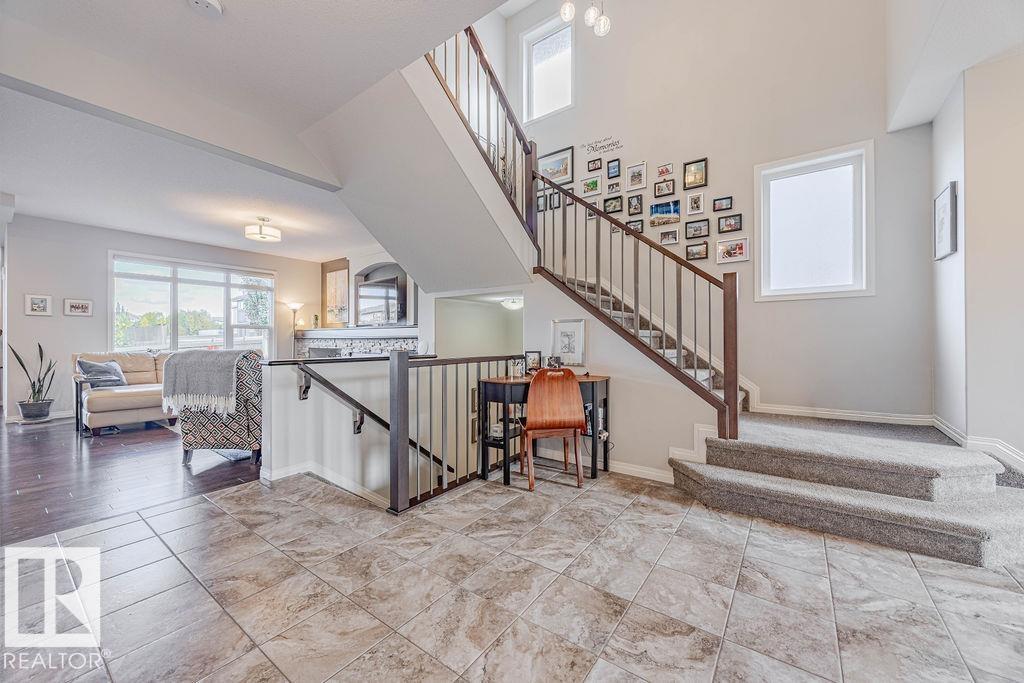 Photo 9 at 1019 Coopers Hawk Link NW, Hawks Ridge, Edmonton