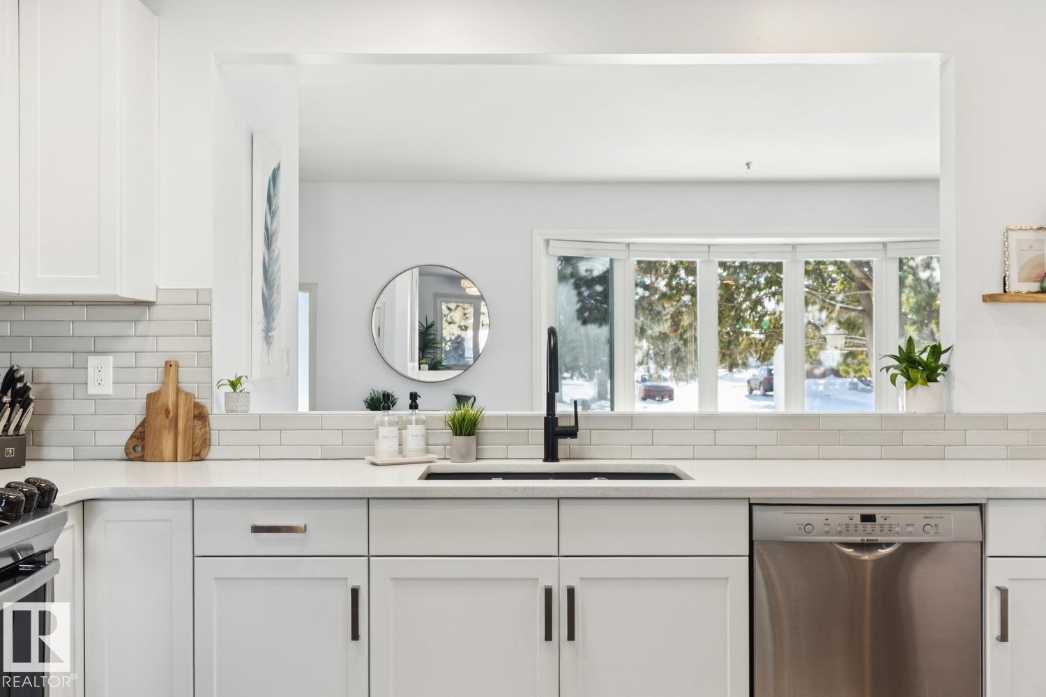 Photo 12 at 6412 36 Avenue NW, Hillview, Edmonton