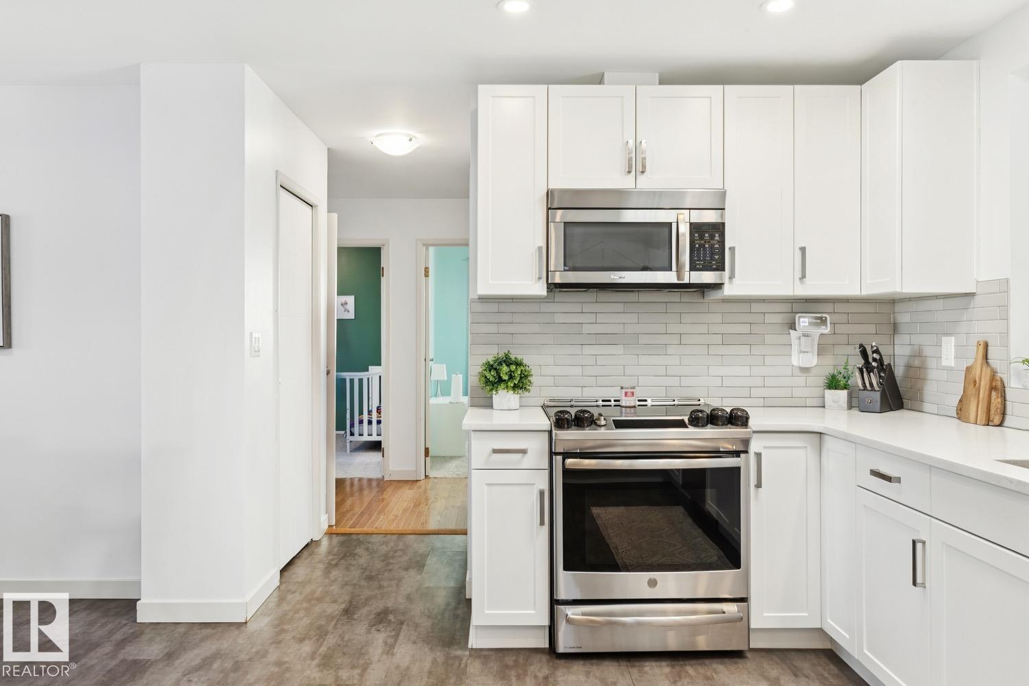 Photo 18 at 6412 36 Avenue NW, Hillview, Edmonton