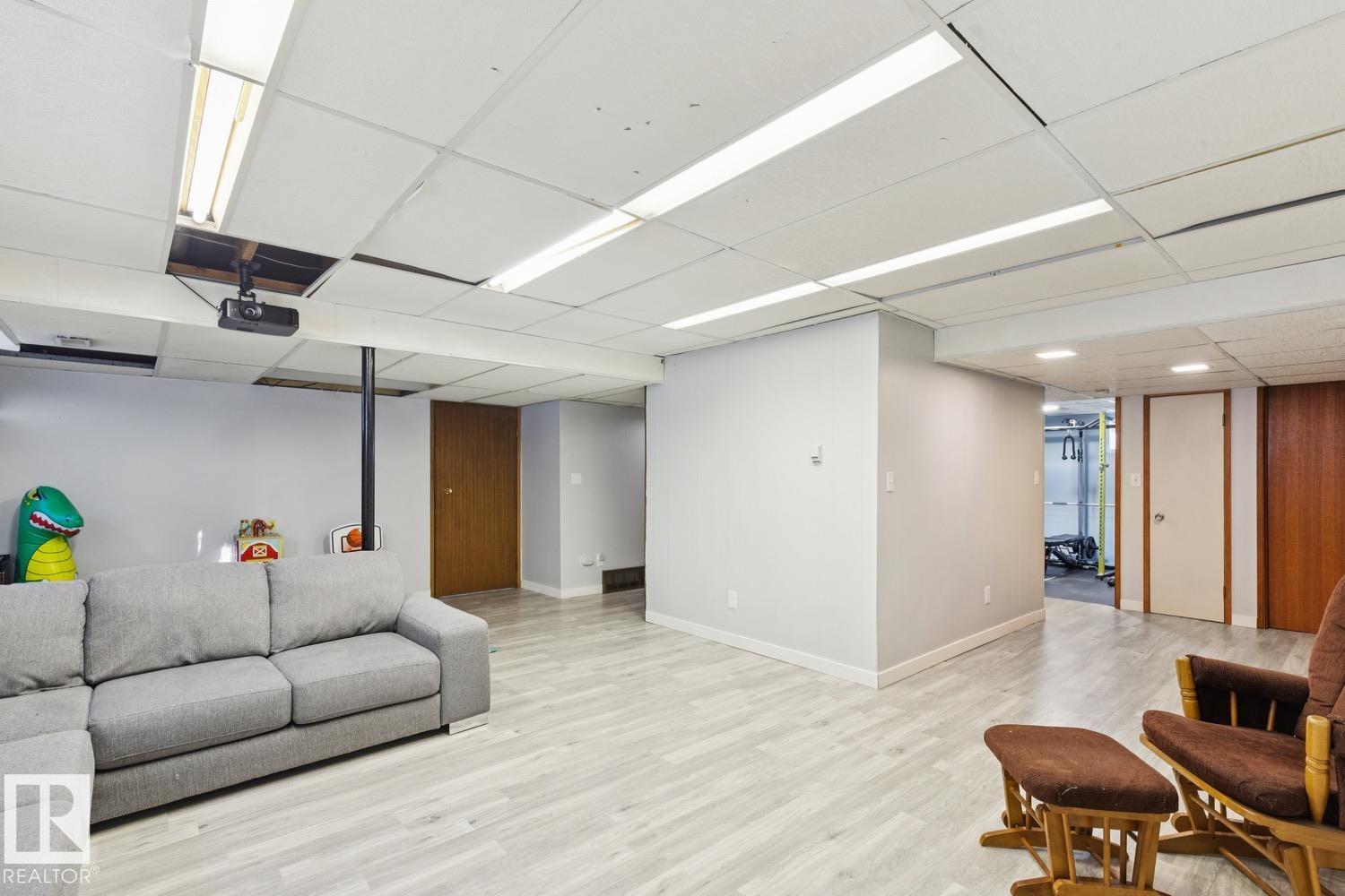 Photo 32 at 6412 36 Avenue NW, Hillview, Edmonton