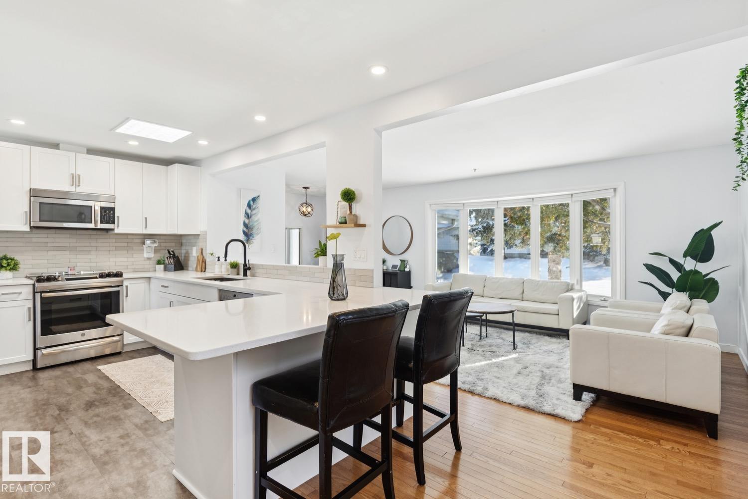 Photo 9 at 6412 36 Avenue NW, Hillview, Edmonton