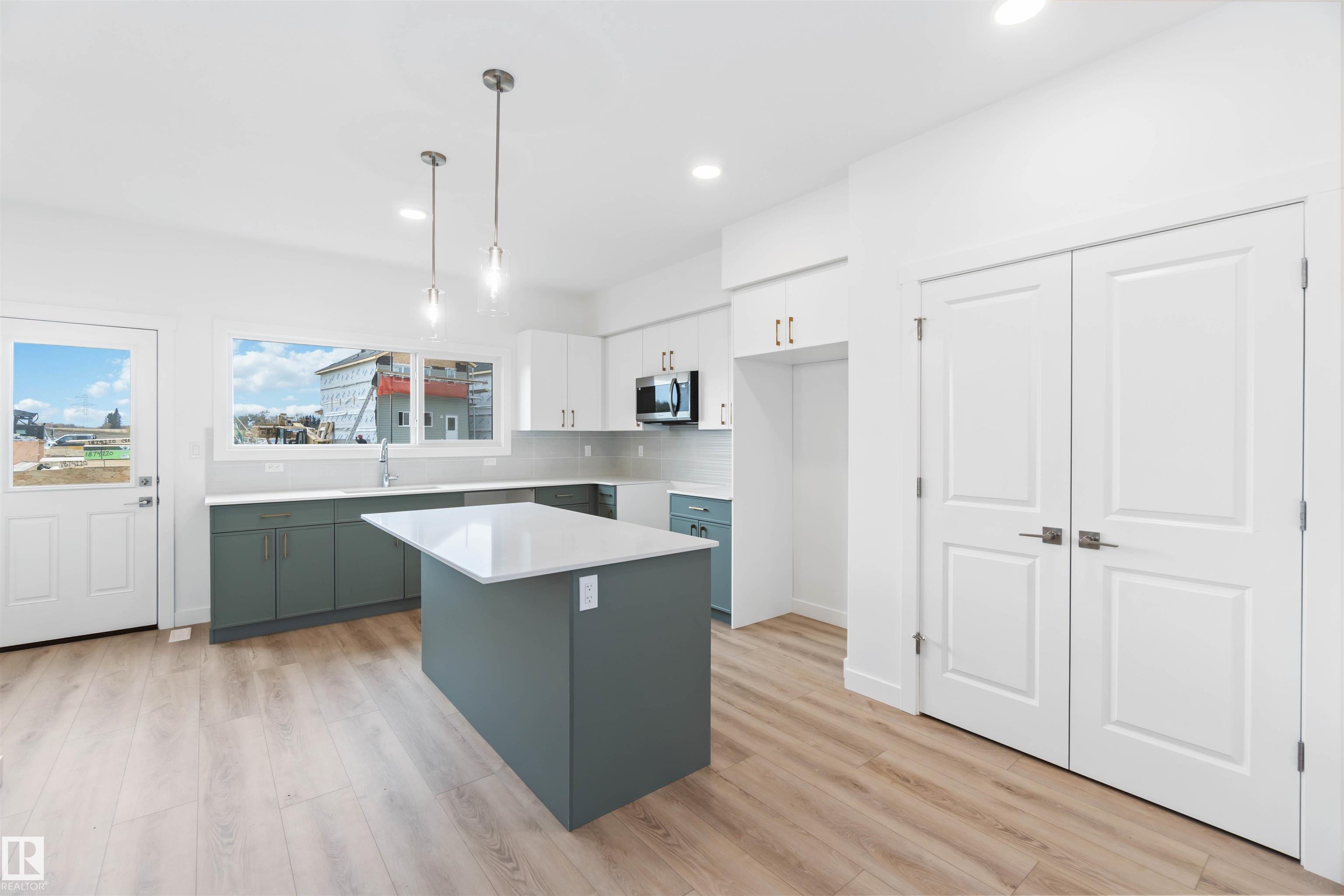 Photo 9 at 1013 Aster Boulevard NW, Aster, Edmonton