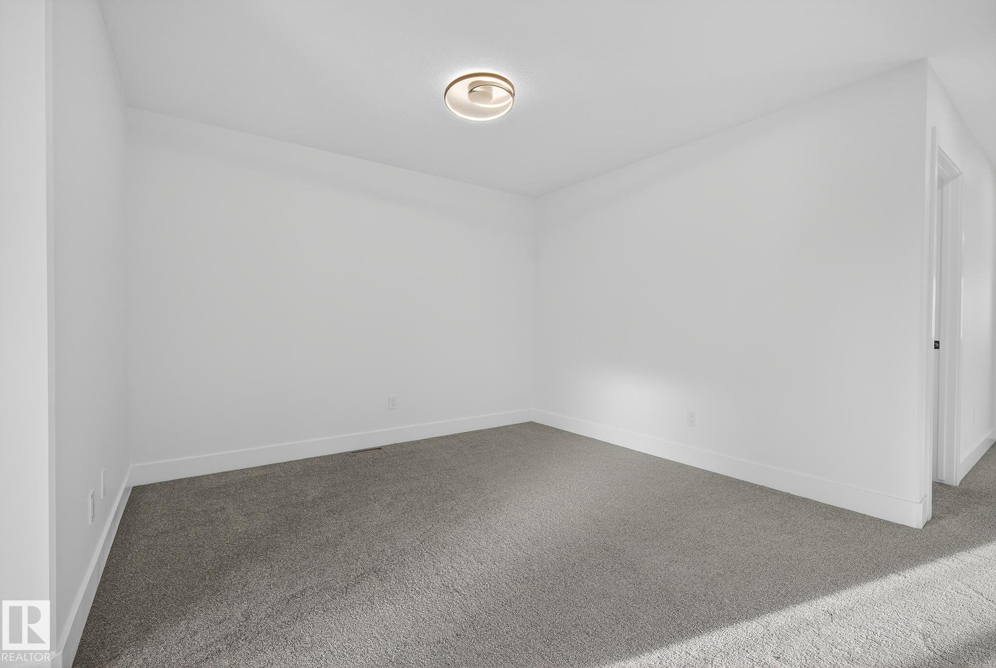 8815 182 Avenue NW, Klarvatten, Edmonton