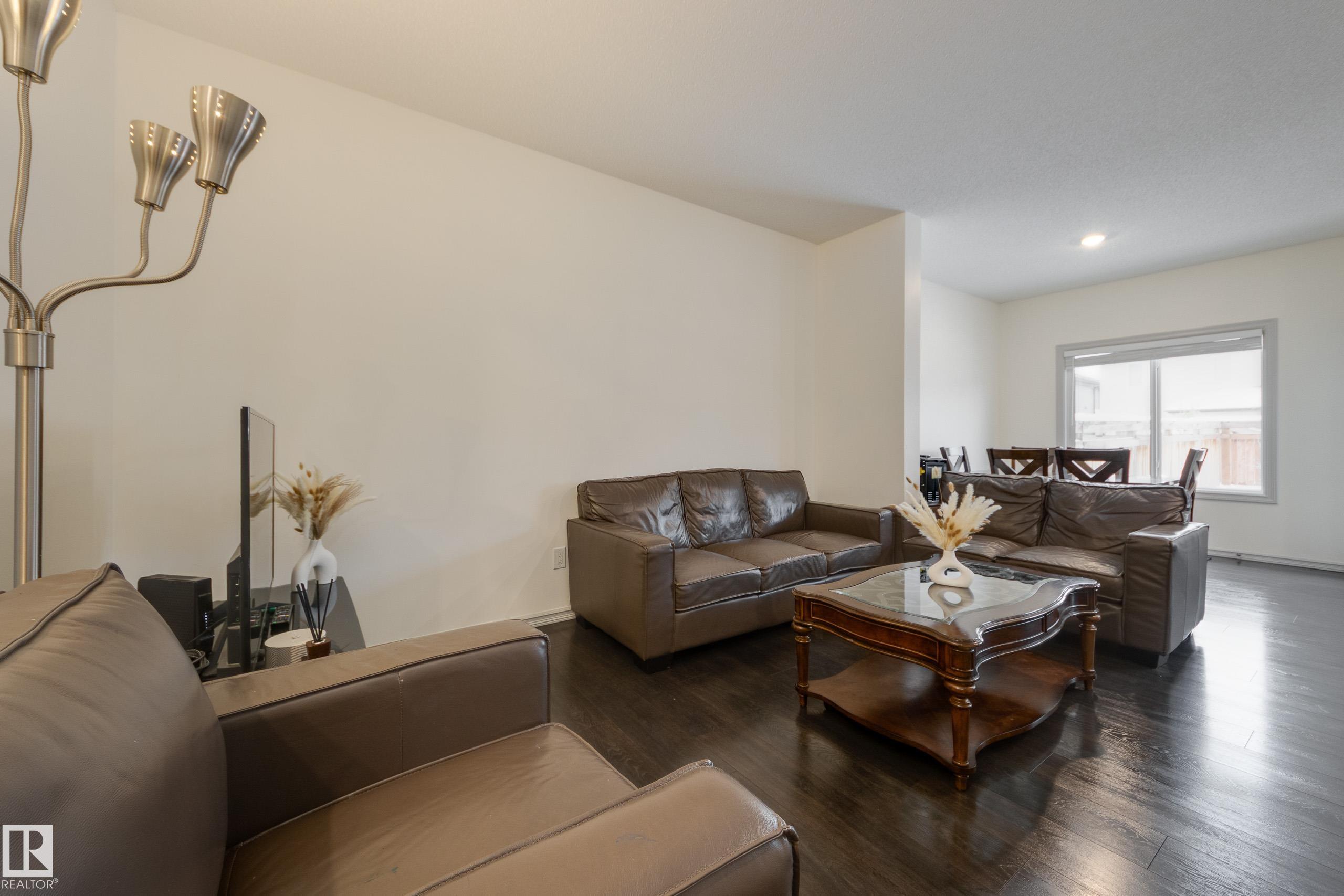 1717 Dumont Crescent SW, Desrochers Area, Edmonton