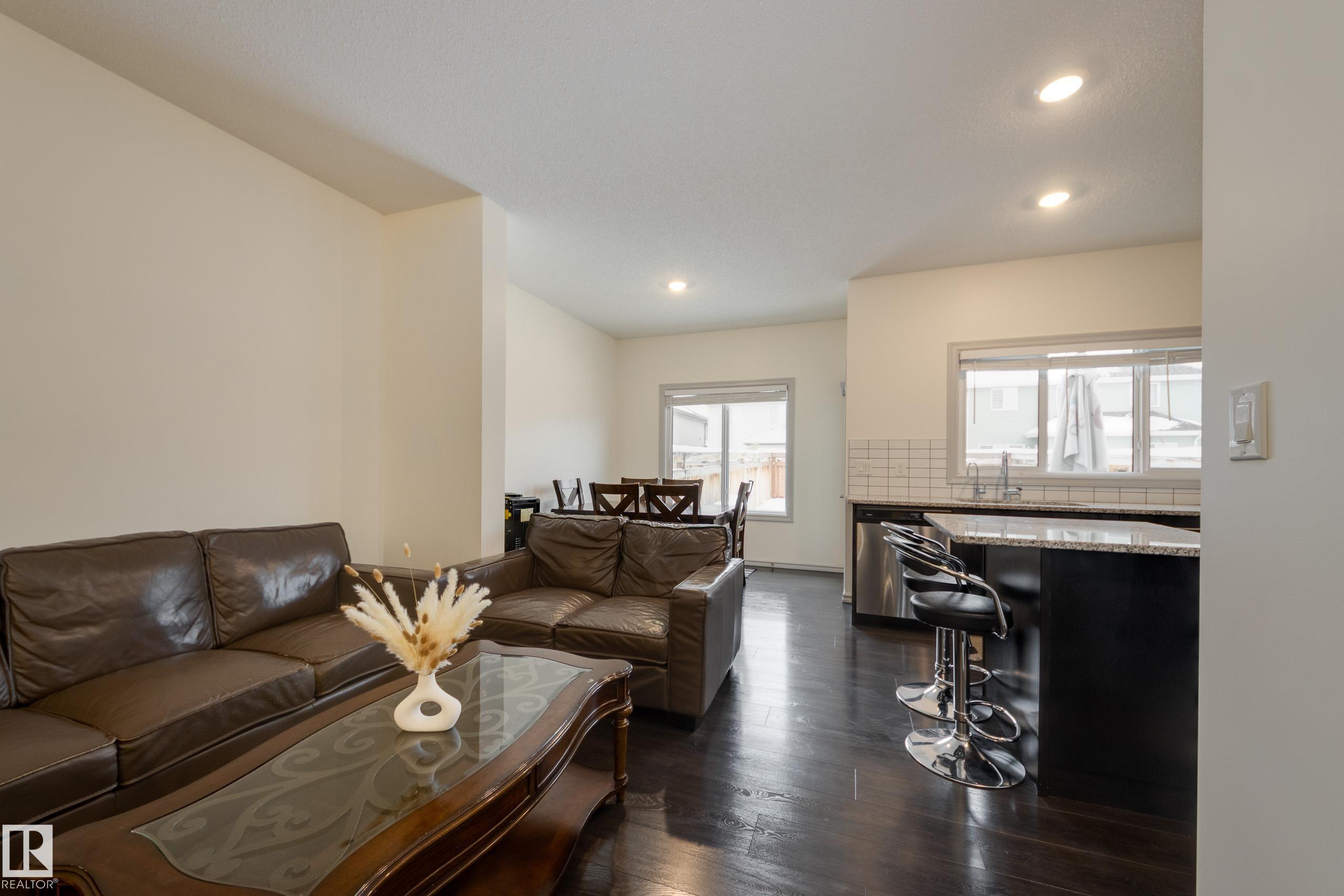 1717 Dumont Crescent SW, Desrochers Area, Edmonton