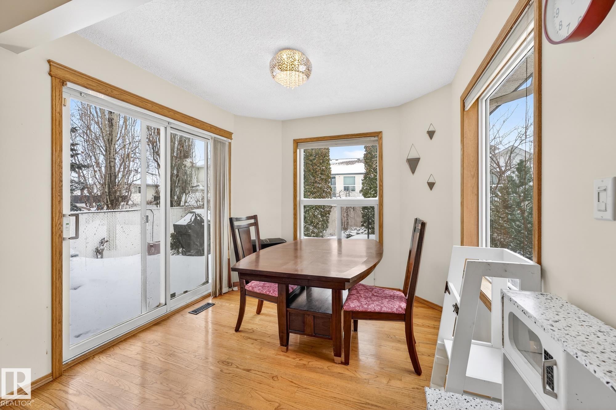 Photo 8 at 4027 31 Street NW, Larkspur, Edmonton