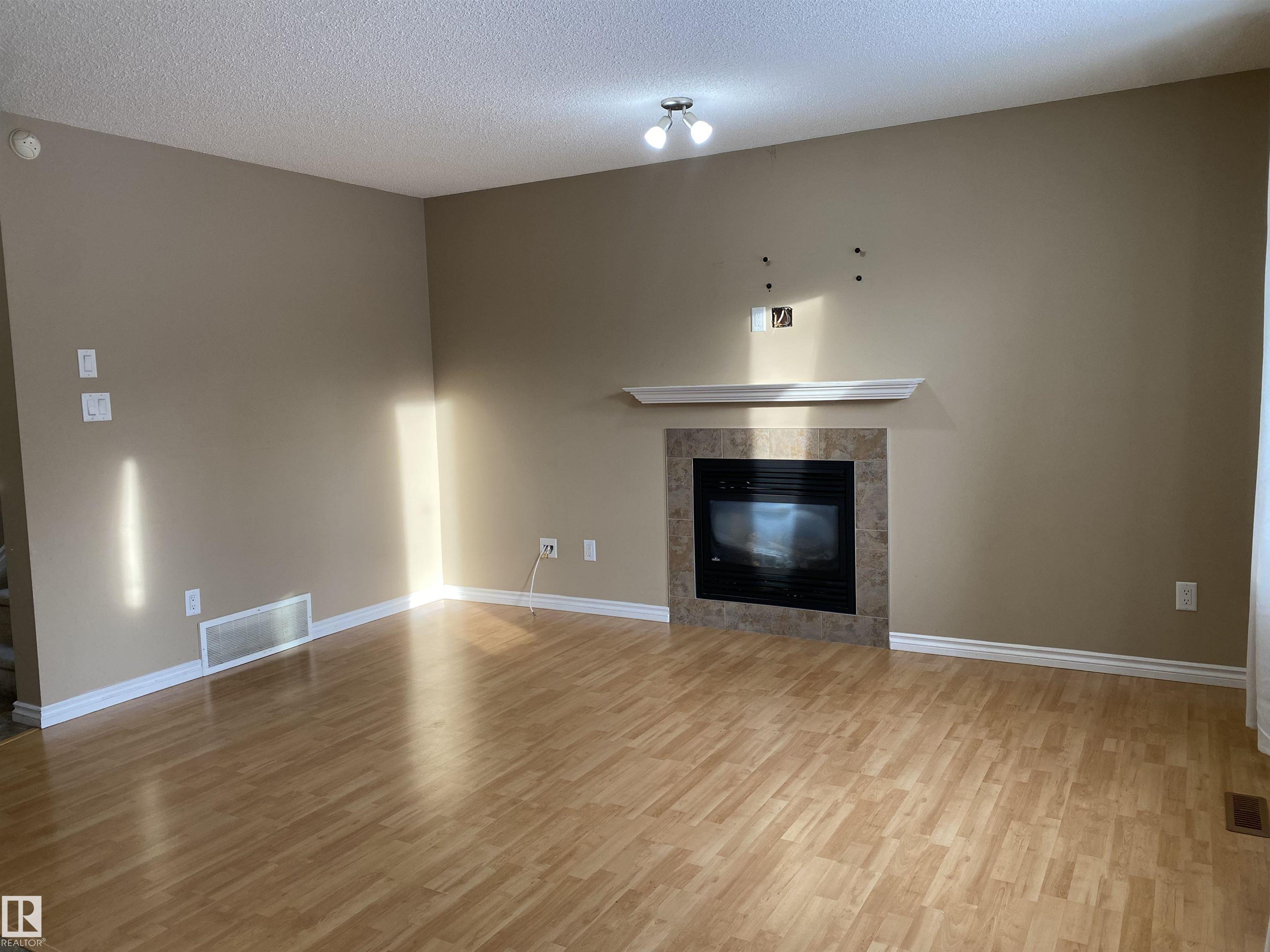 Photo 12 at 6411 18 Avenue SW, Walker, Edmonton