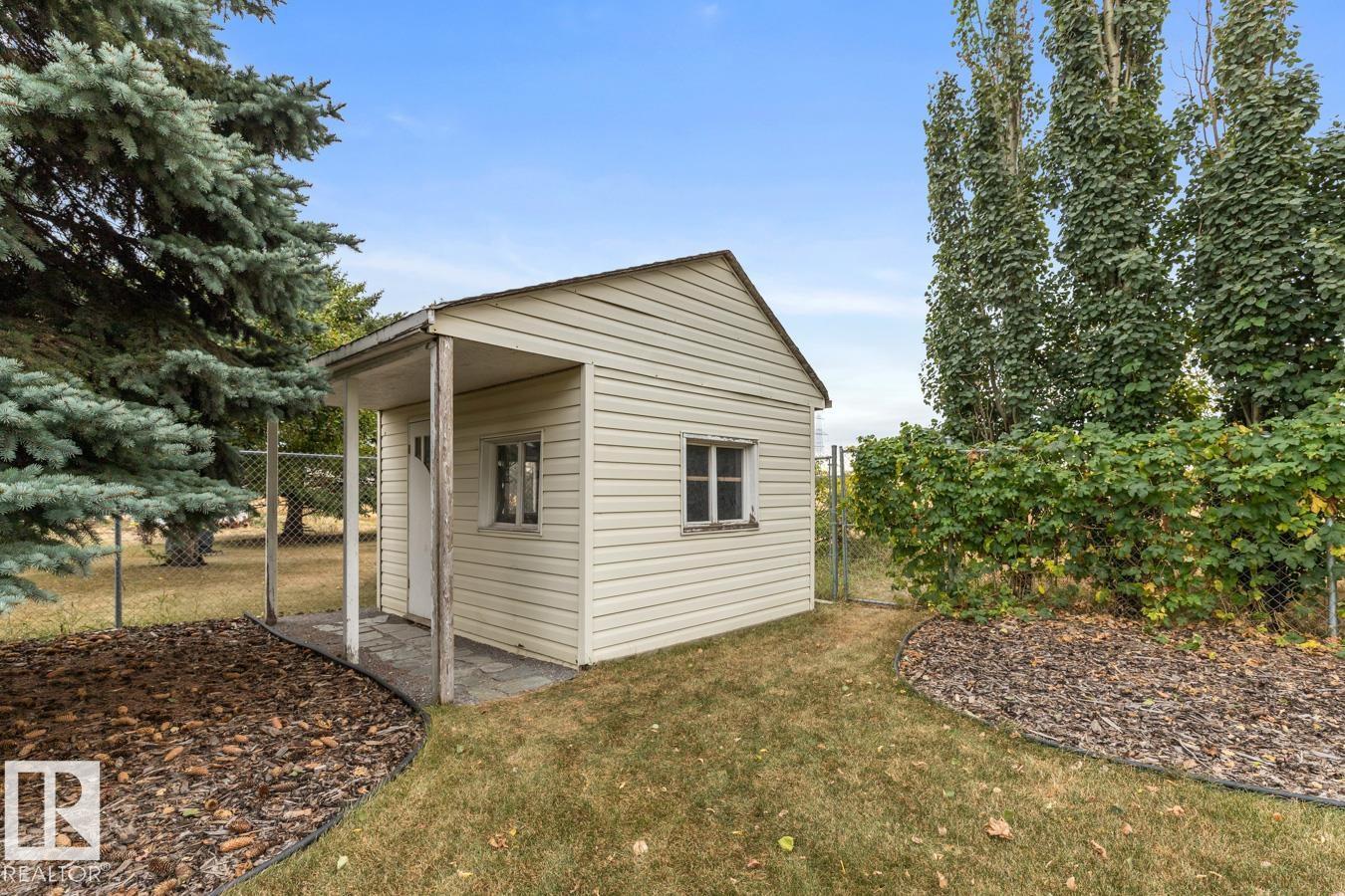 Photo 33 at 4631 10 Avenue NW, Crawford Plains, Edmonton