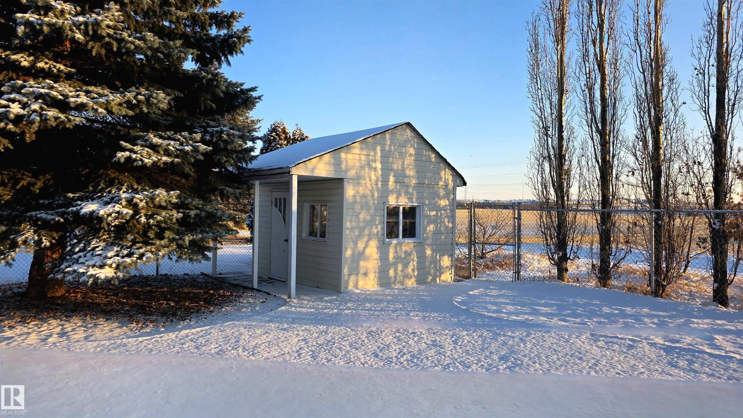 Photo 34 at 4631 10 Avenue NW, Crawford Plains, Edmonton