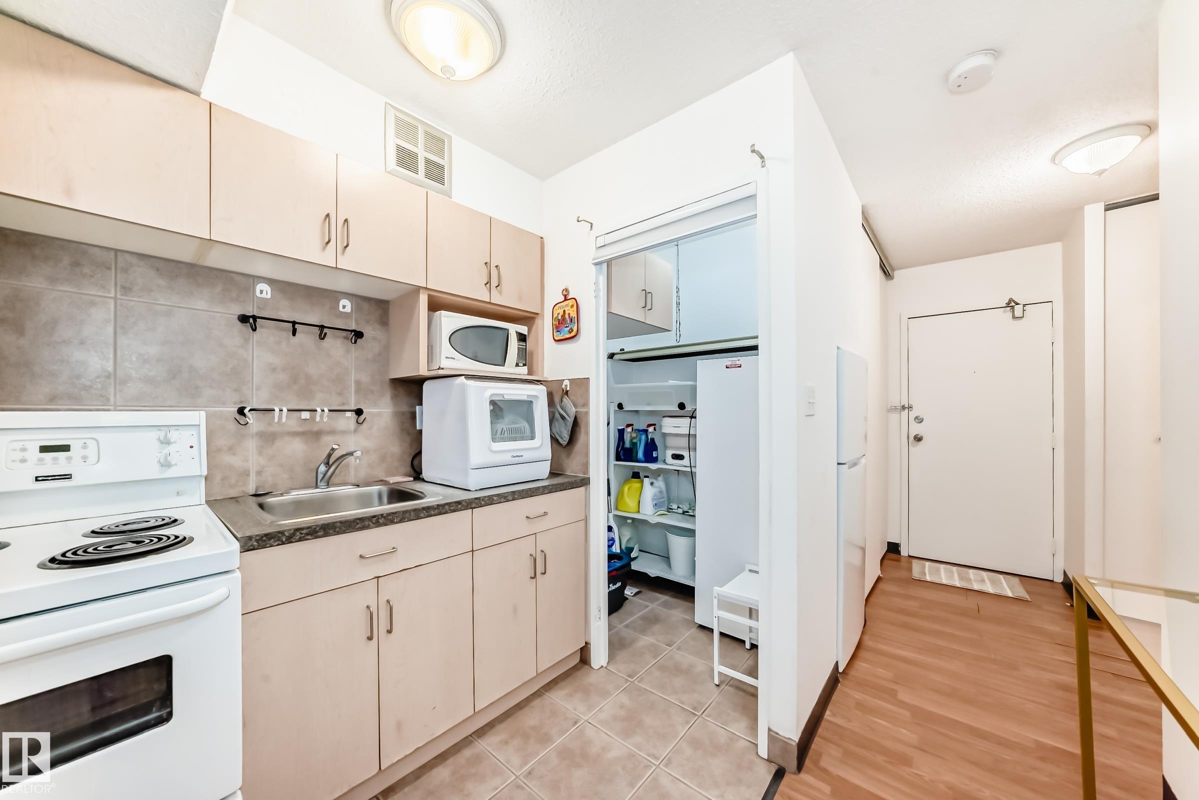 Photo 15 at 621 - 10160 114 Street NW, Wîhkwêntôwin, Edmonton